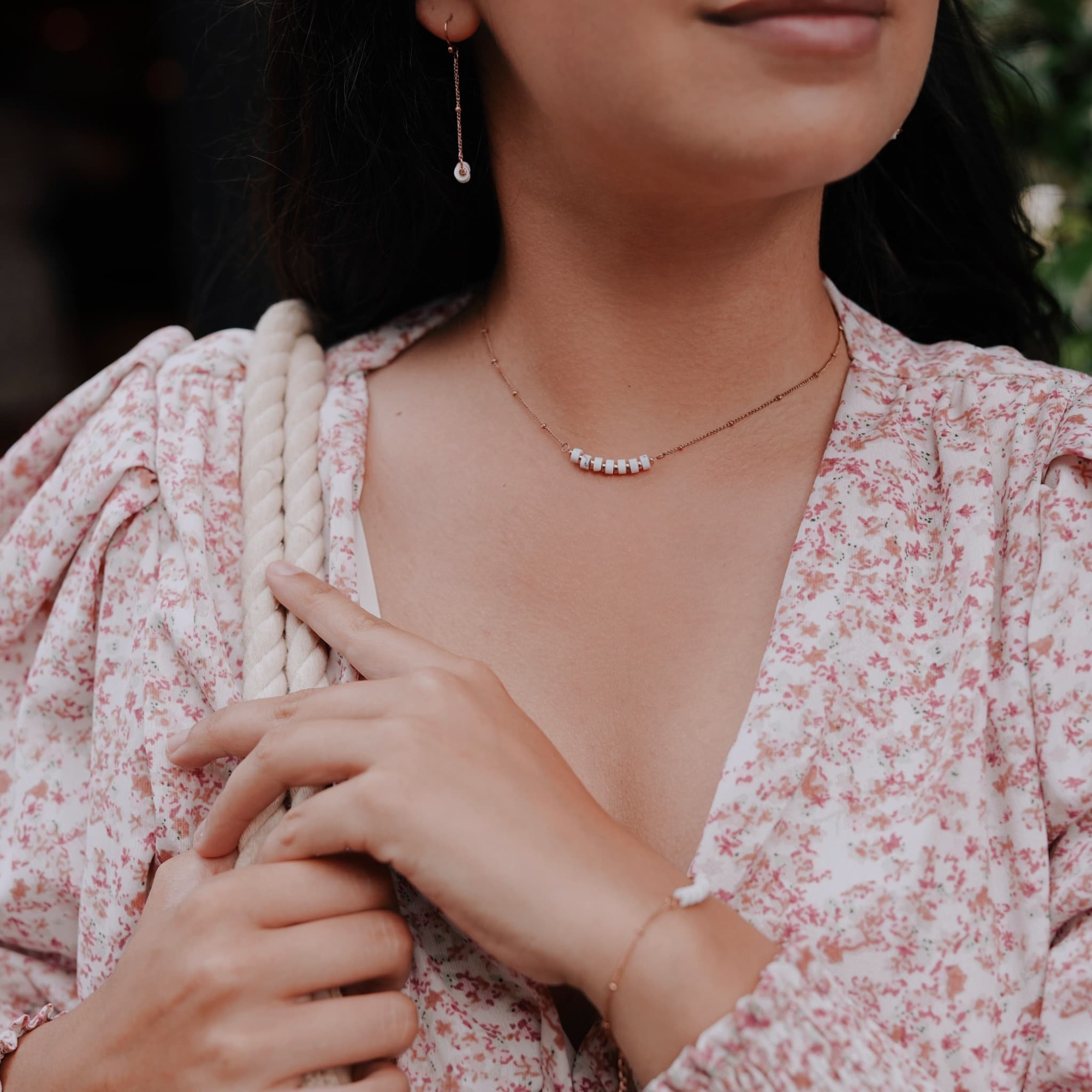 Collier, bracelet et boucles d'oreilles Piana en pierres Howlite