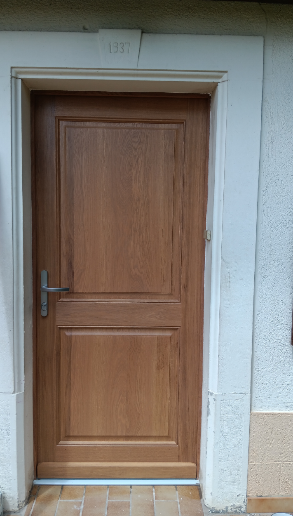 Porte d'entrée moderne sur-mesure