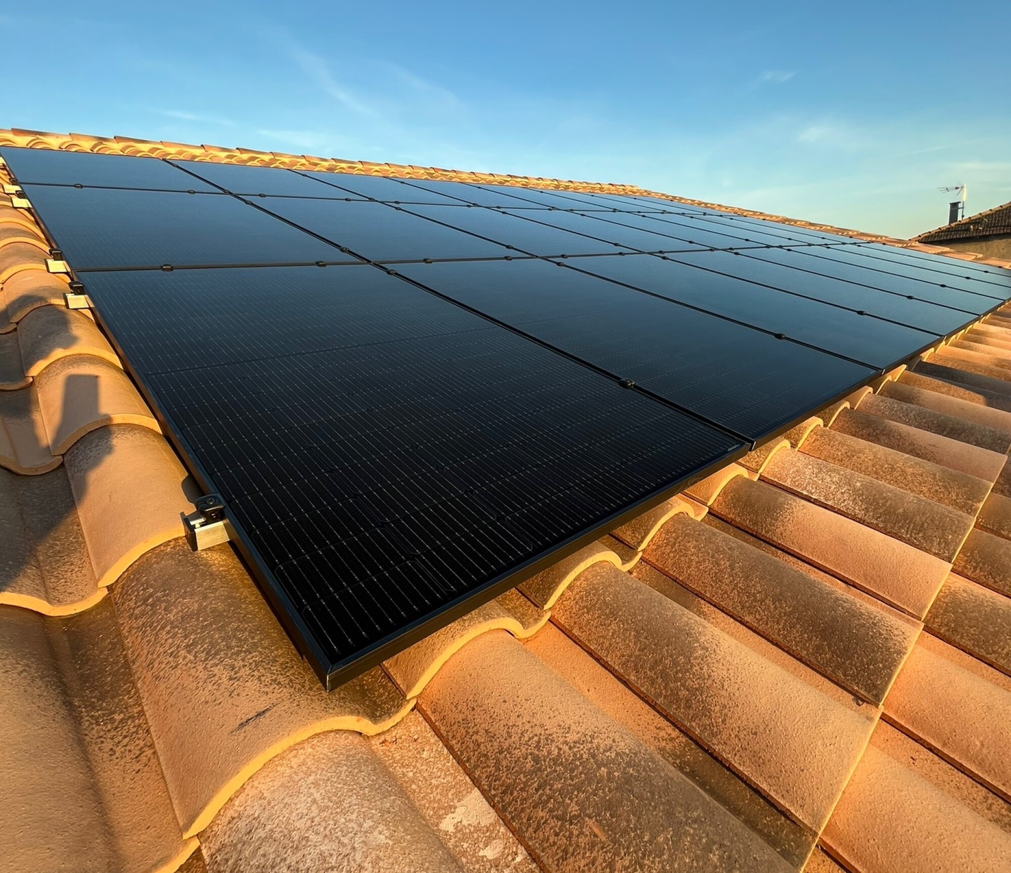 Fourniture et pose de panneaux solaires photovoltaïques autoconsommation avec revente de surplus