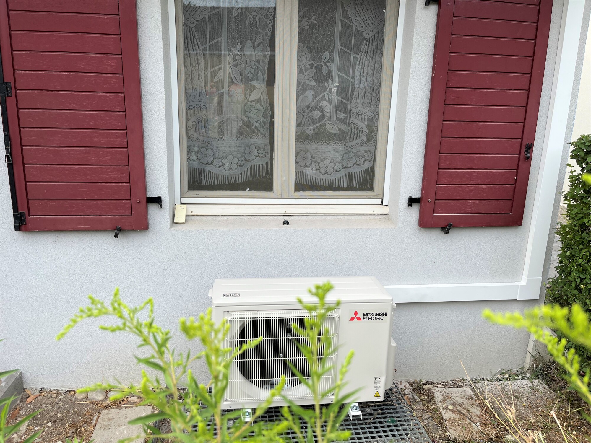 Installation PAC air-air en bi-split Mitsubishi - climatisation réversible avec une console et un mural à Plobsheim
