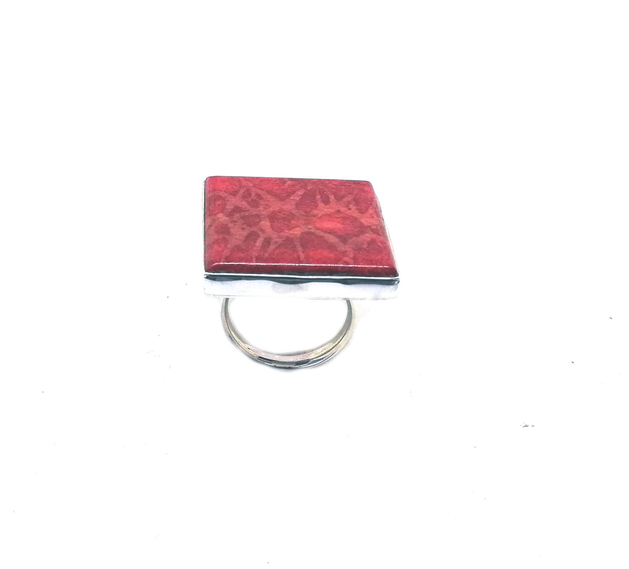 Bague carrée en argent et gorgone rouge