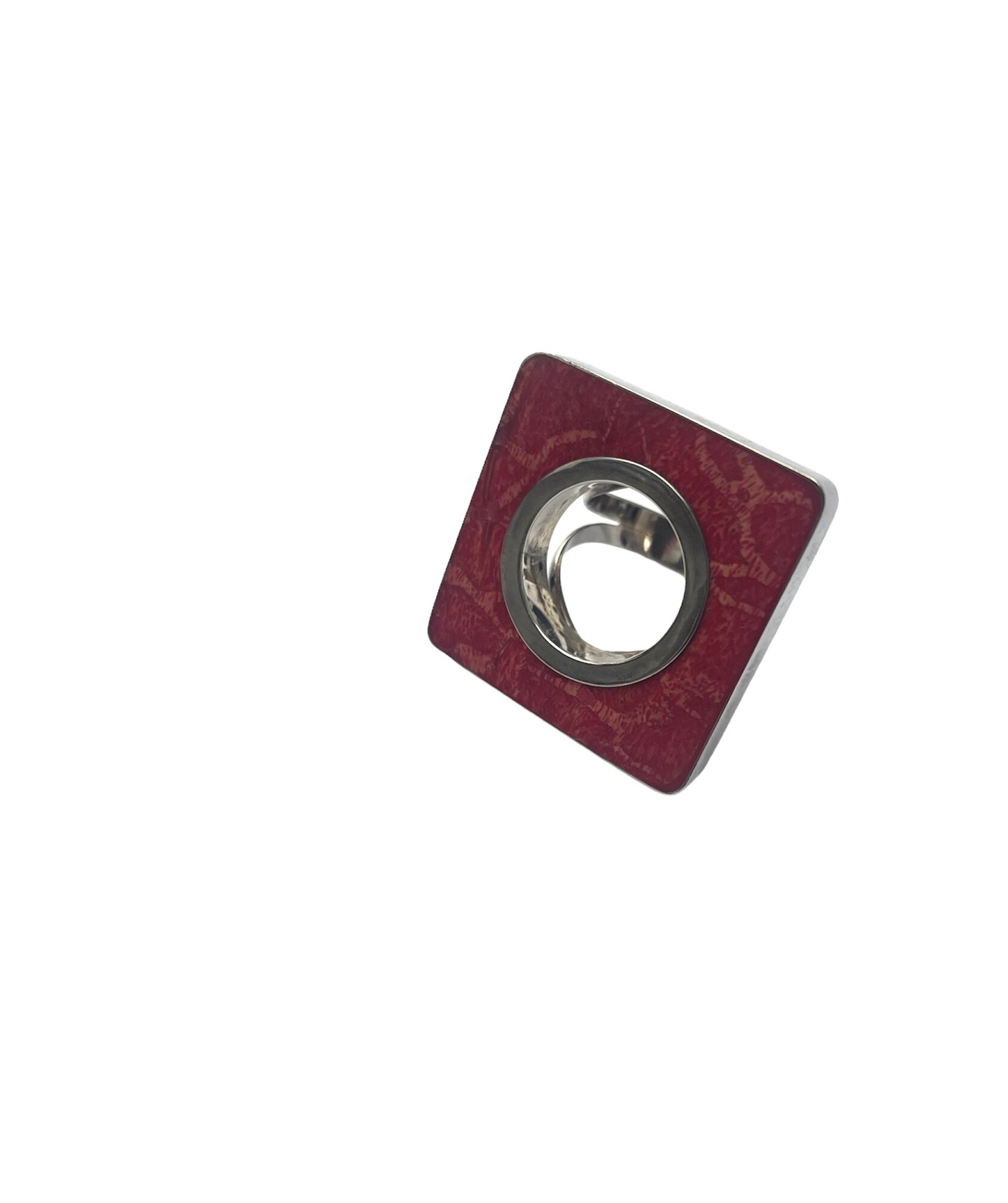 Bague carrée en argent et gorgone rouge