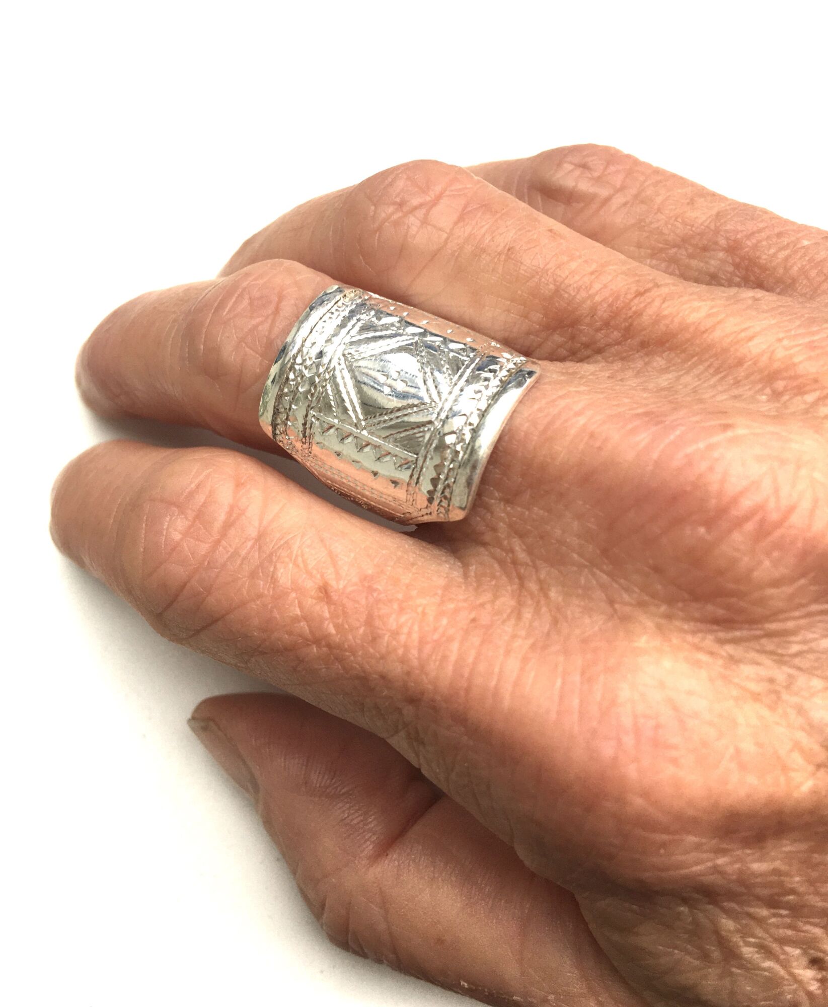 Bague chevalière argent gravée motifs touaregs