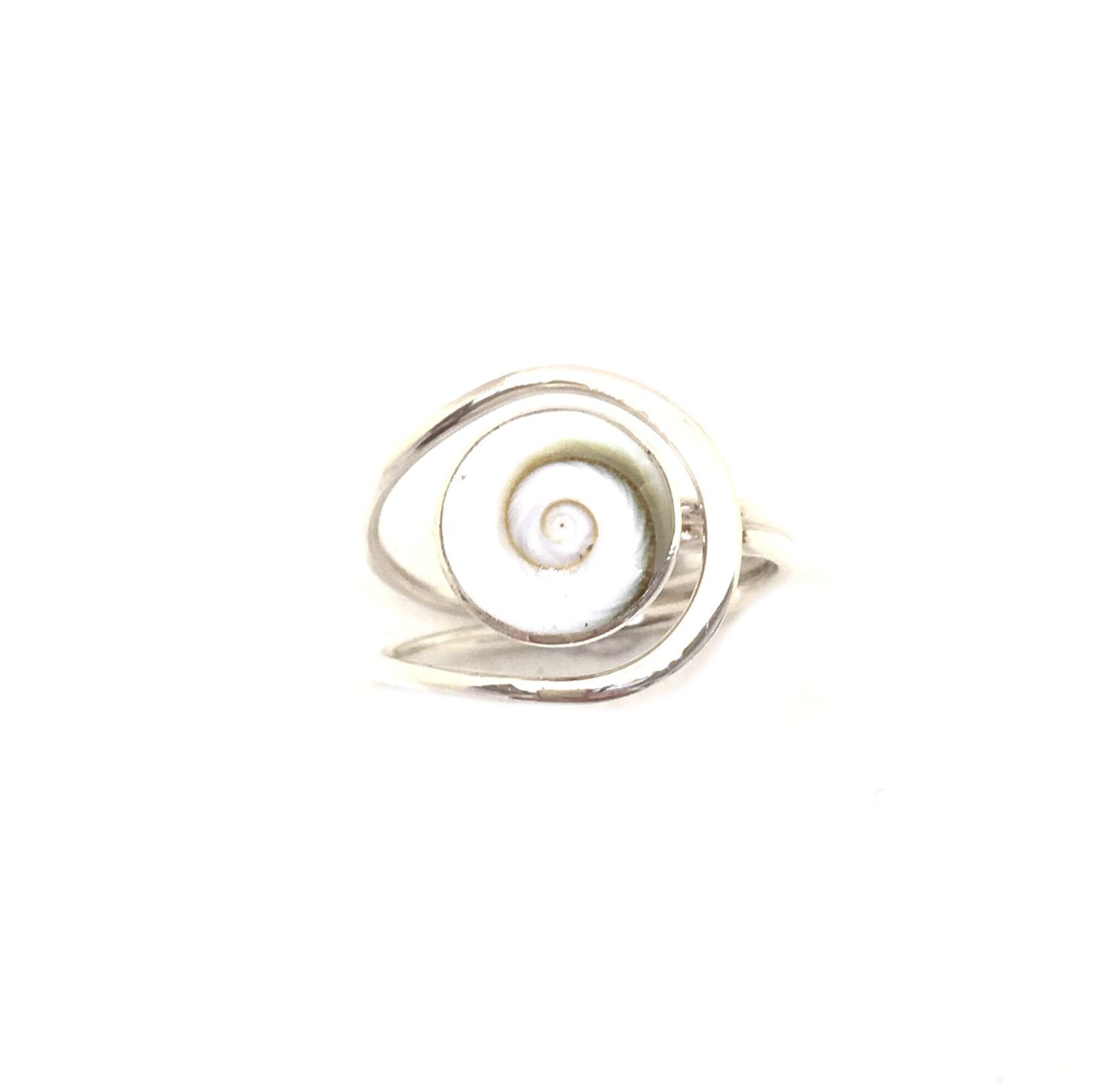 Bague en argent , cabochon oeil de sainte lucie