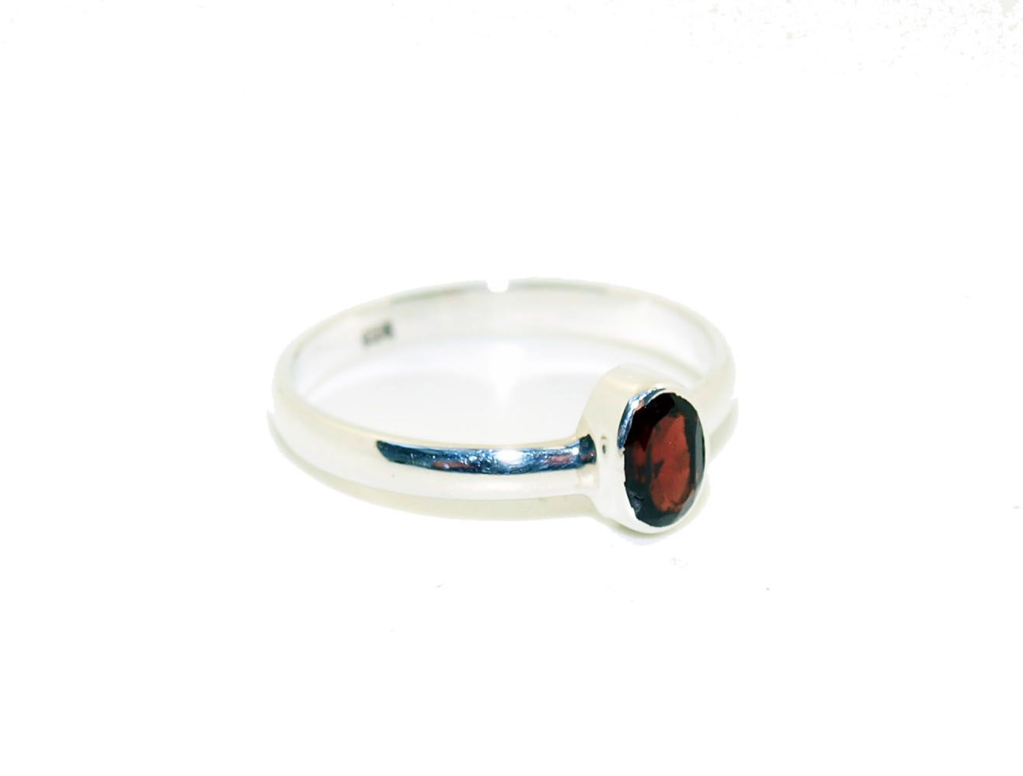 Bague en argent et grenat rouge