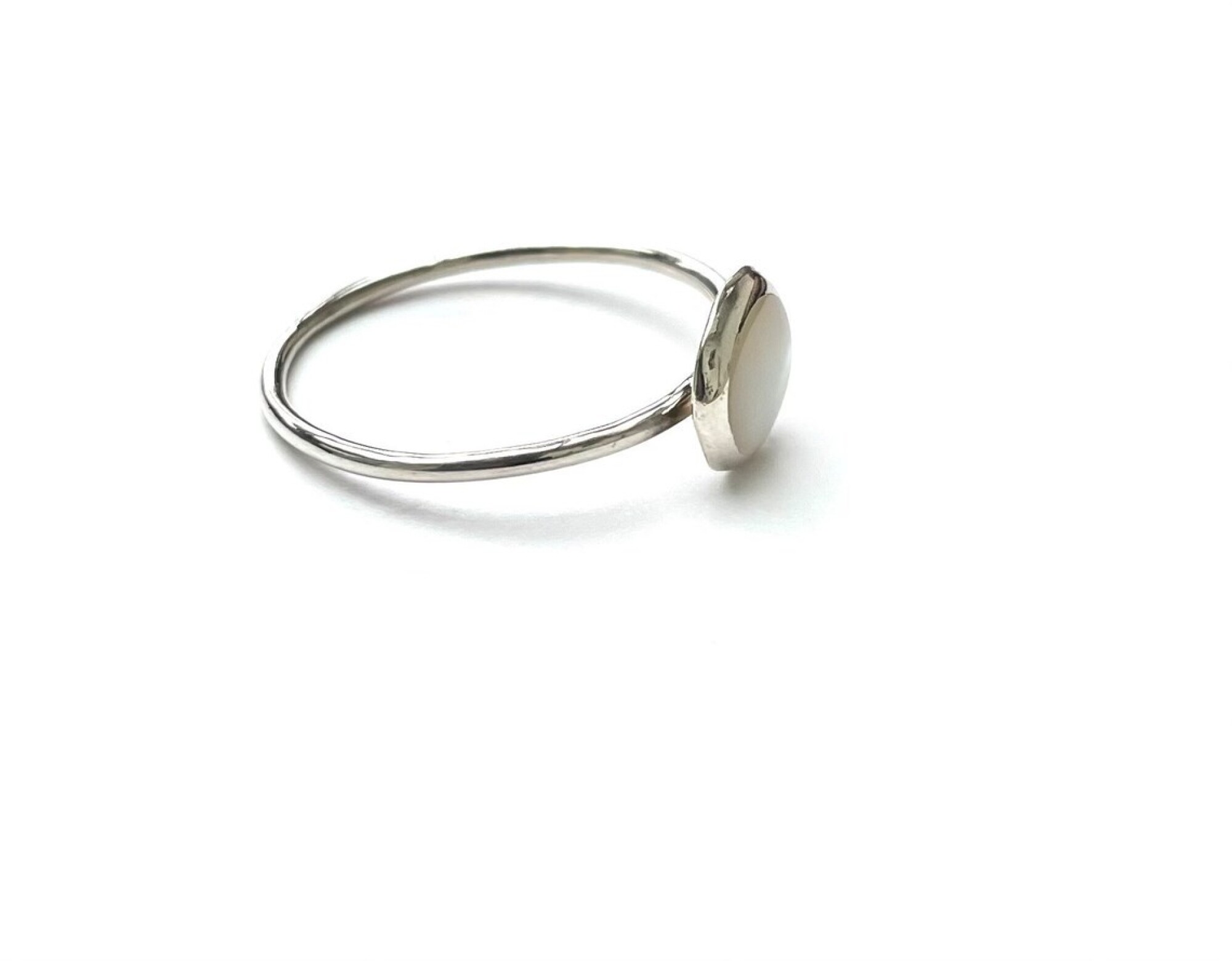 Bague fine en argent et nacre
