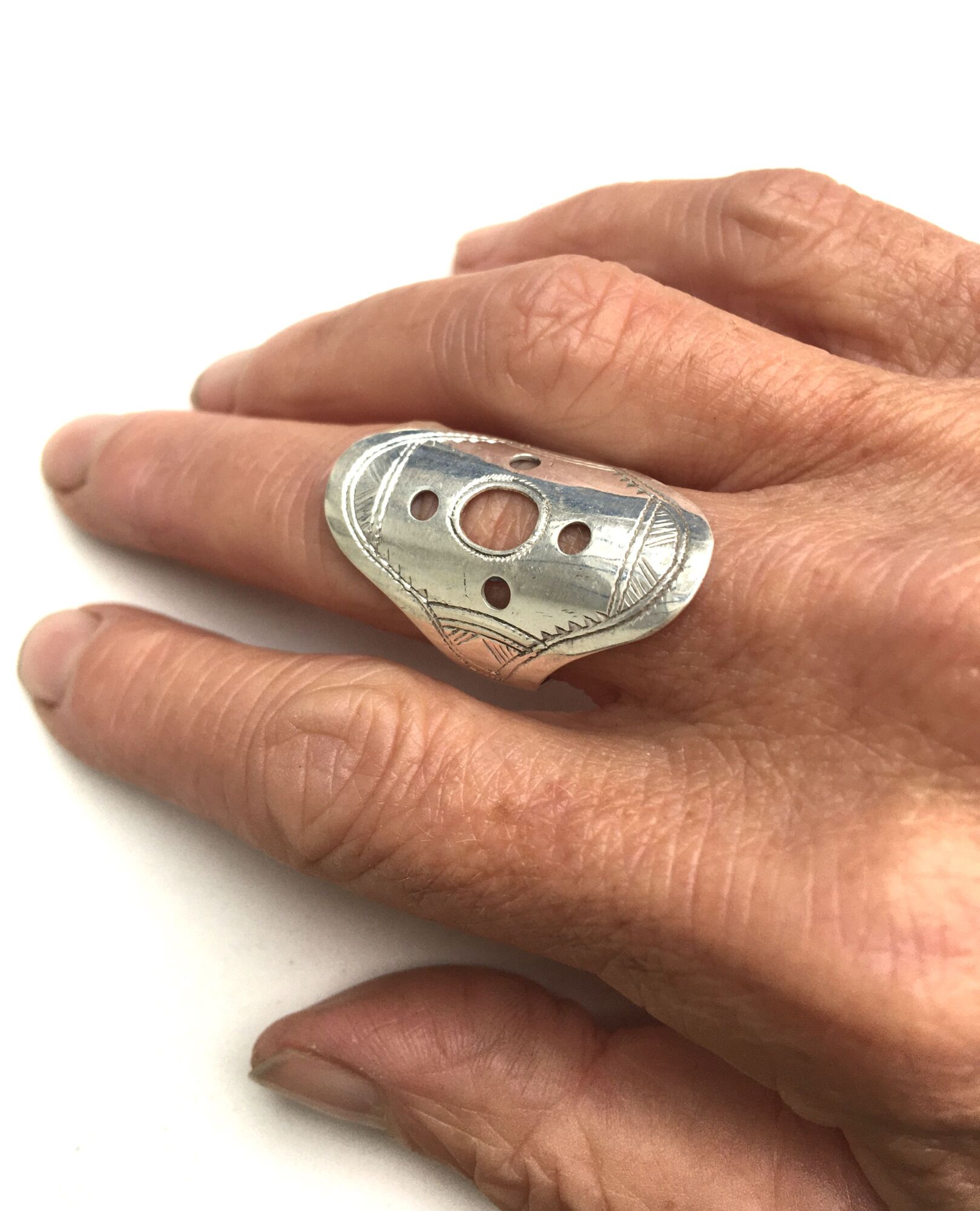 Bague Touareg allongée gravée