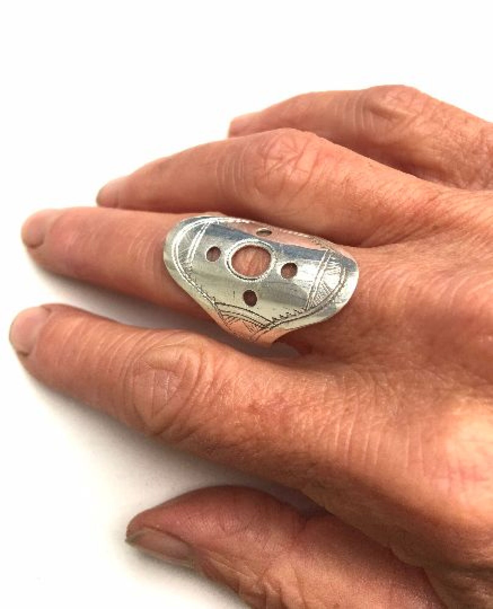 Bague Touareg allongée gravée
