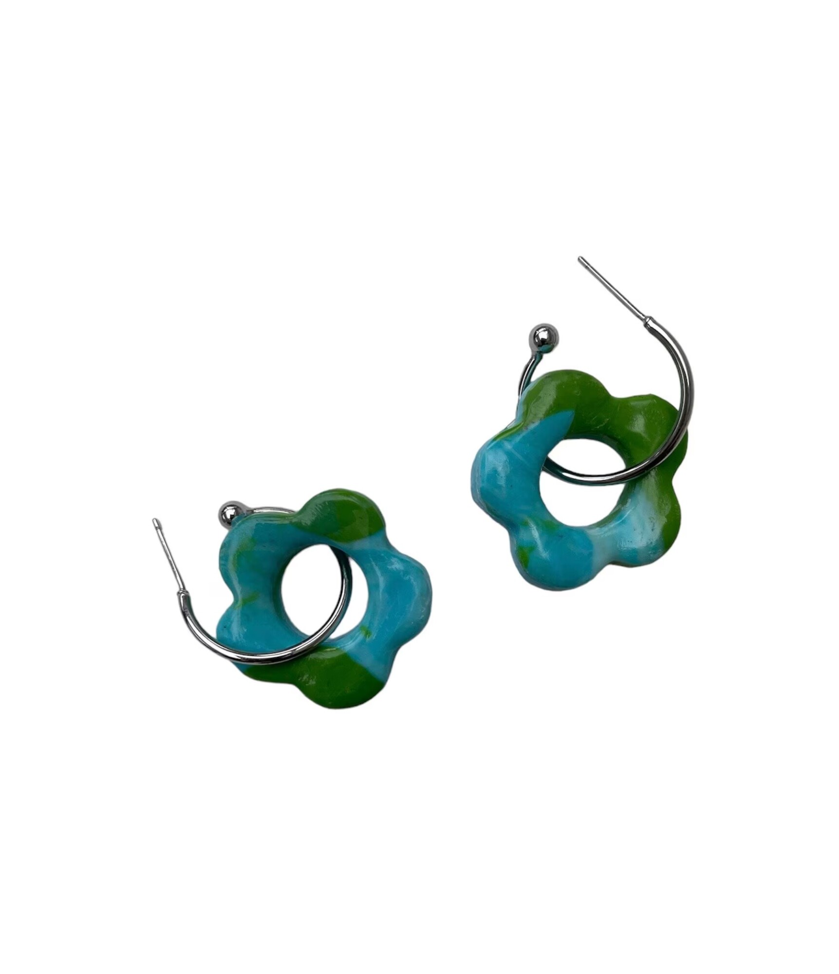 Boucles d'oreilles, créoles fleurs bleues - Modèle fait main