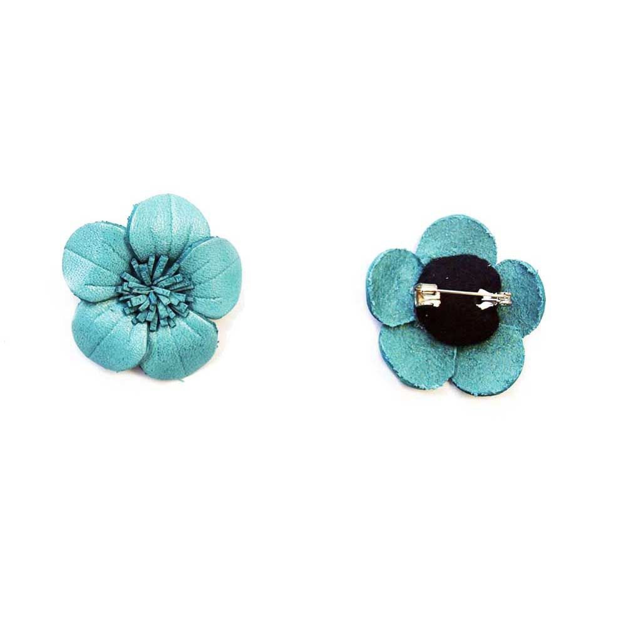Broche cuir forme fleur de couleur bleu turquoise