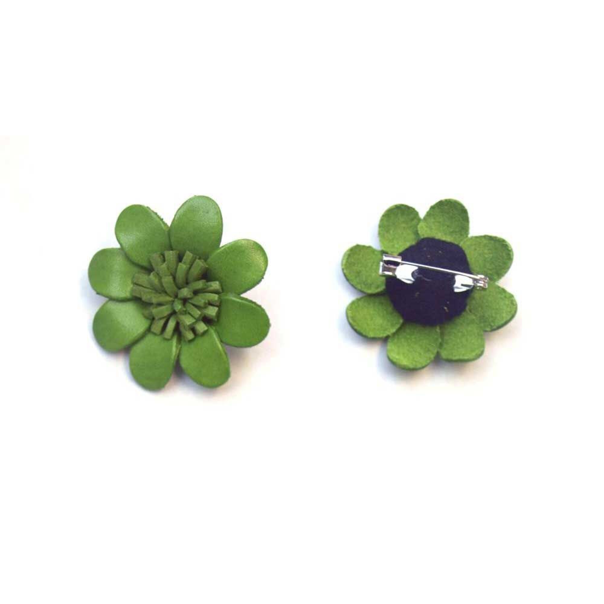 Broche cuir forme marguerite vert