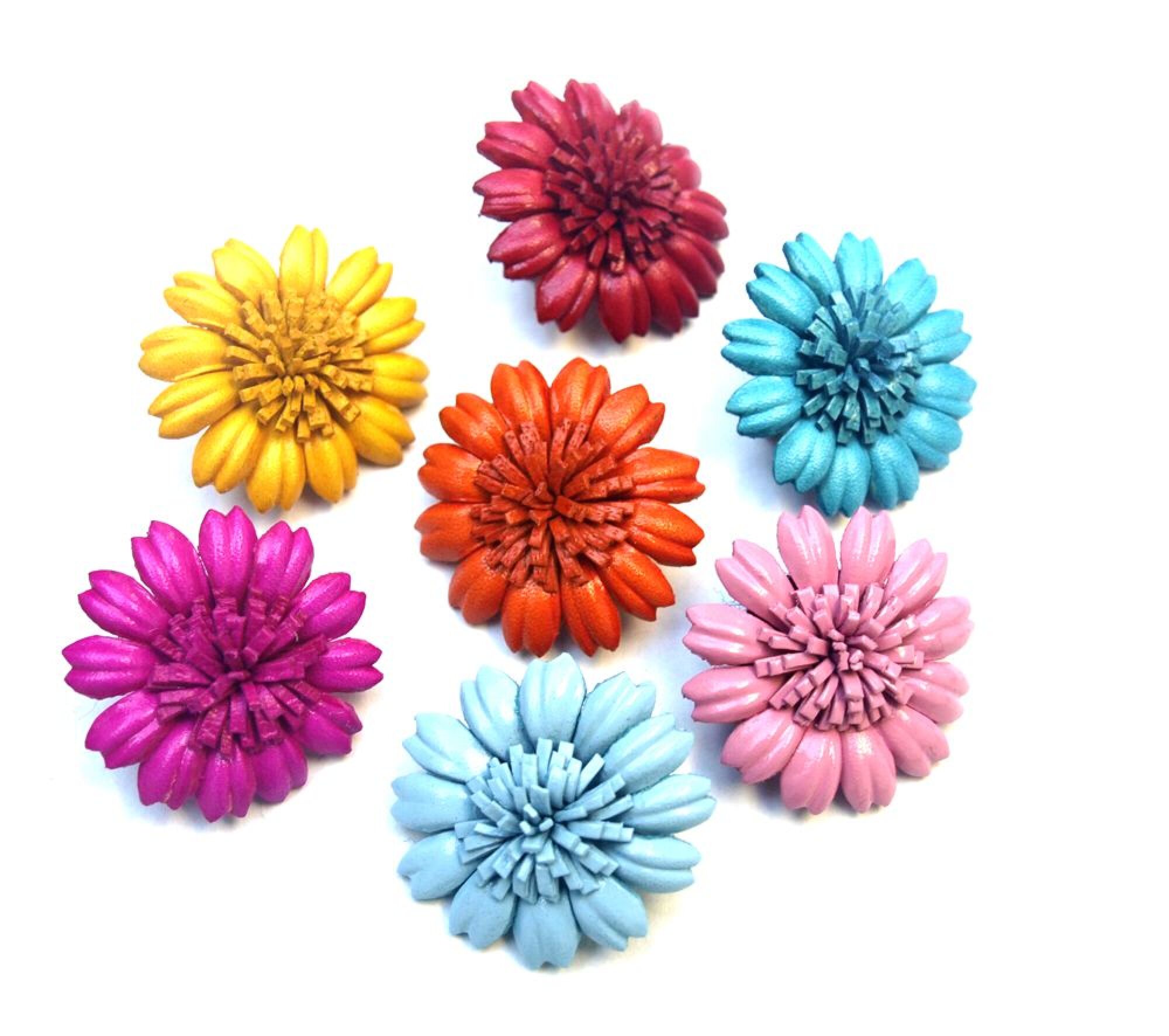 Broche marguerite en cuir coloré