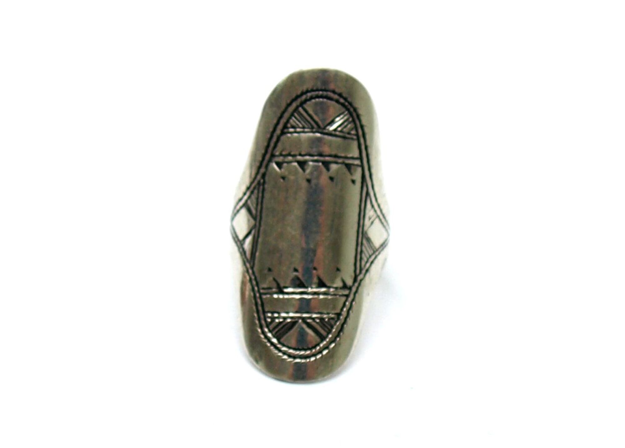 Longue Bague Touareg allongée gravée motifs géométriques