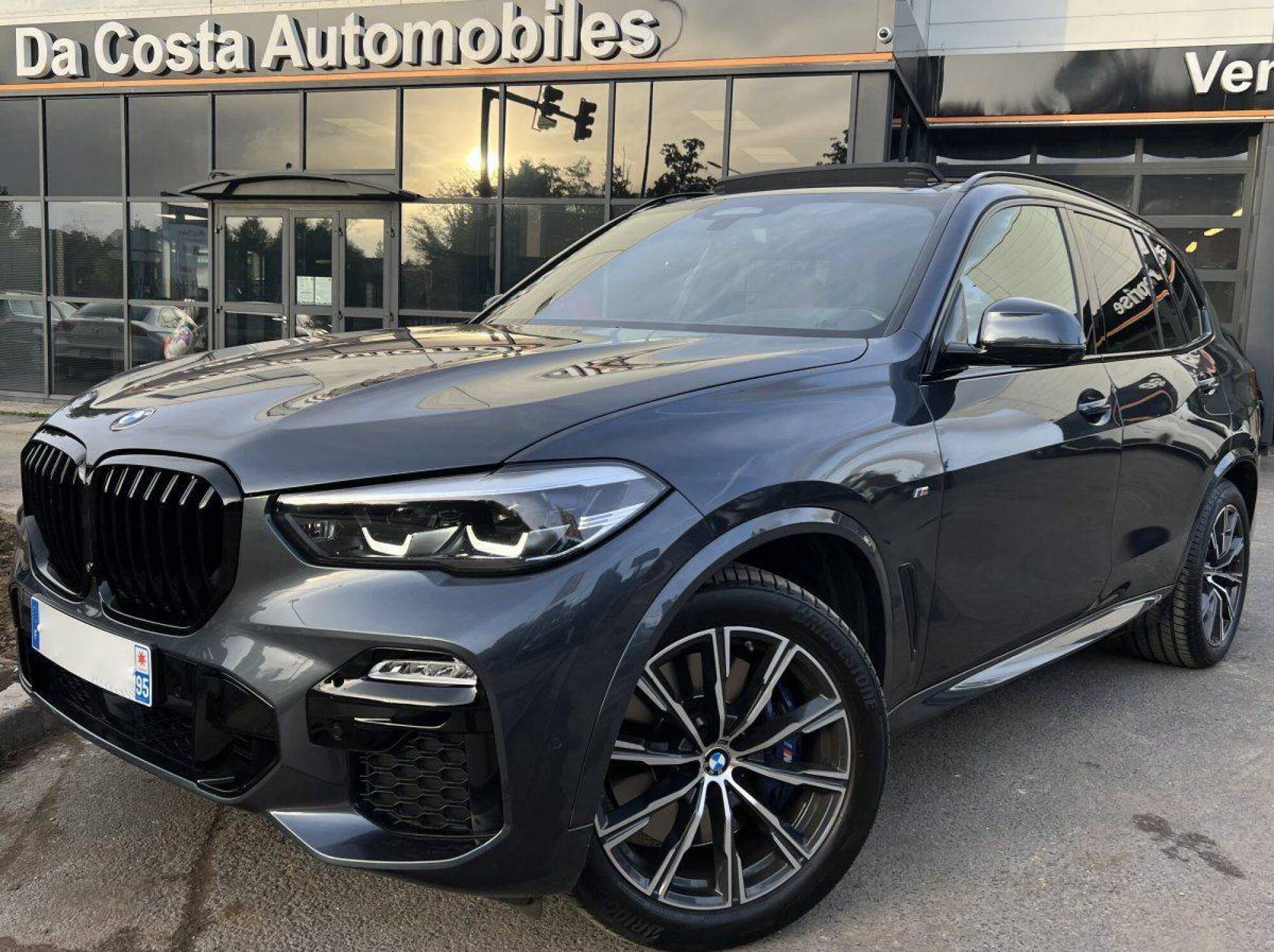 BMW X5 Sport avec toit ouvrant et attelage