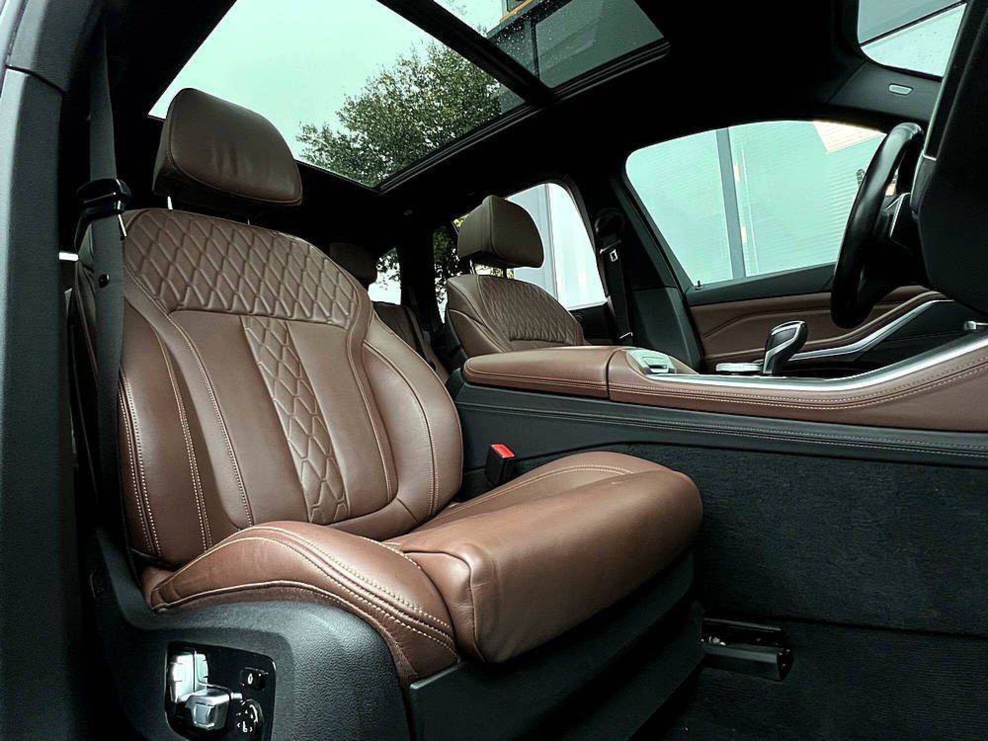 BMW X5 Sport avec toit ouvrant et attelage