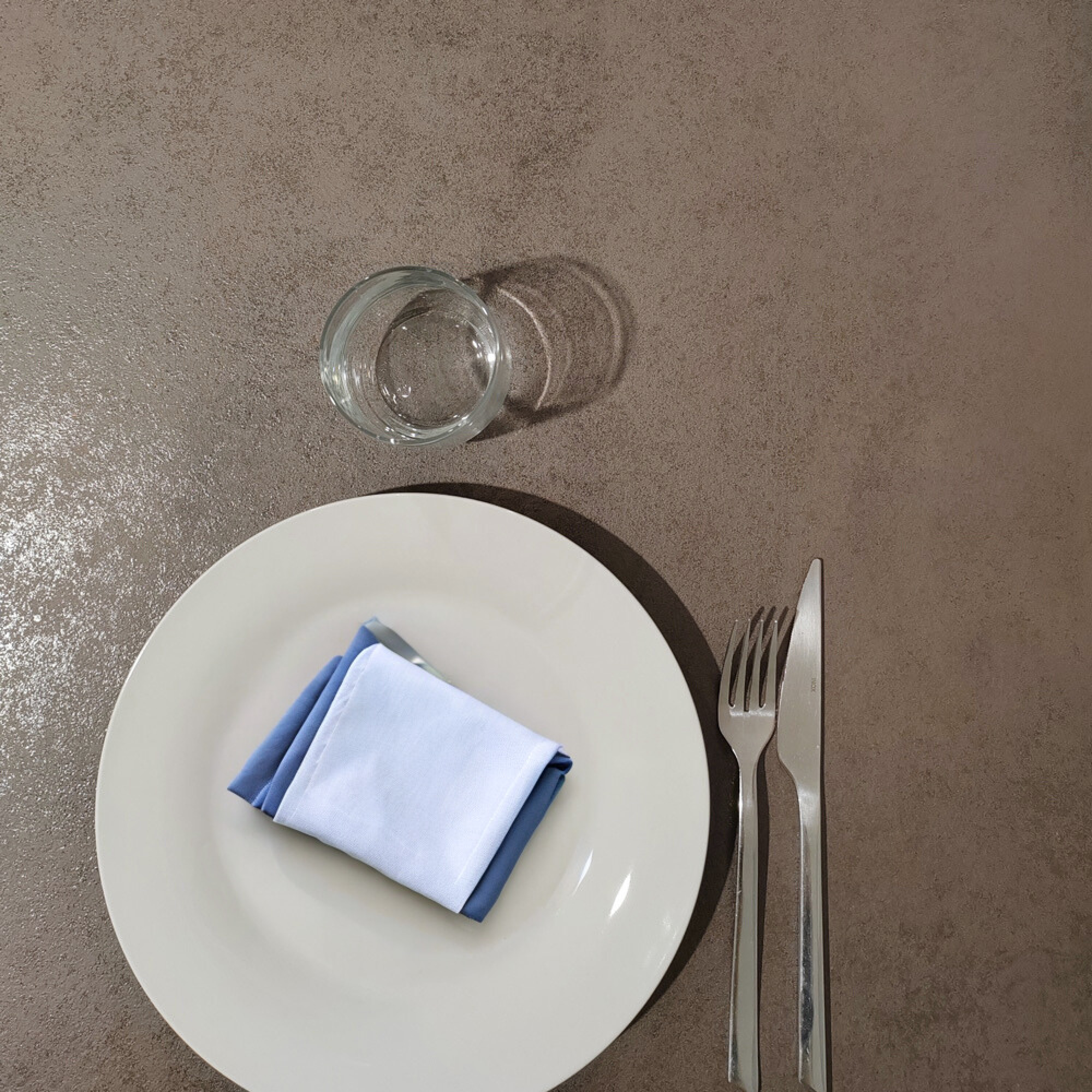 Mange-debout 60x60cm - modèle Dina bronze oxydé