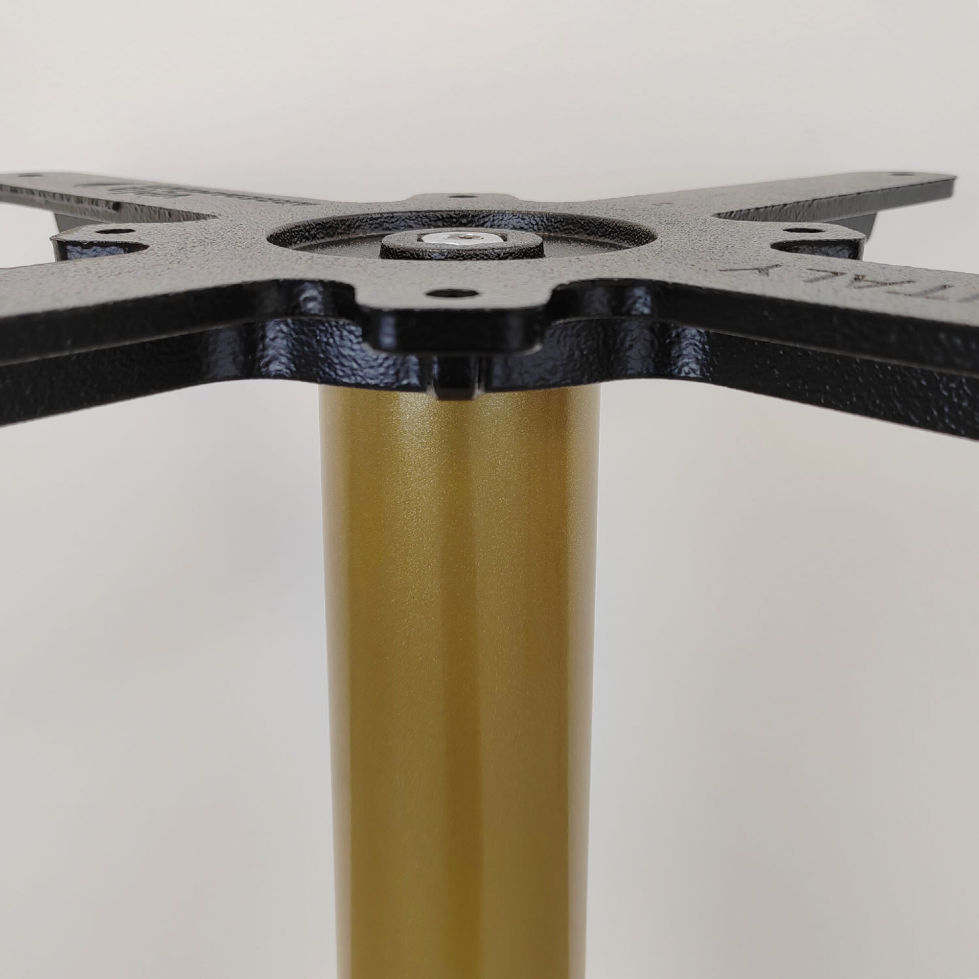 Piétement pour mange-debout modèle Rome doré métal