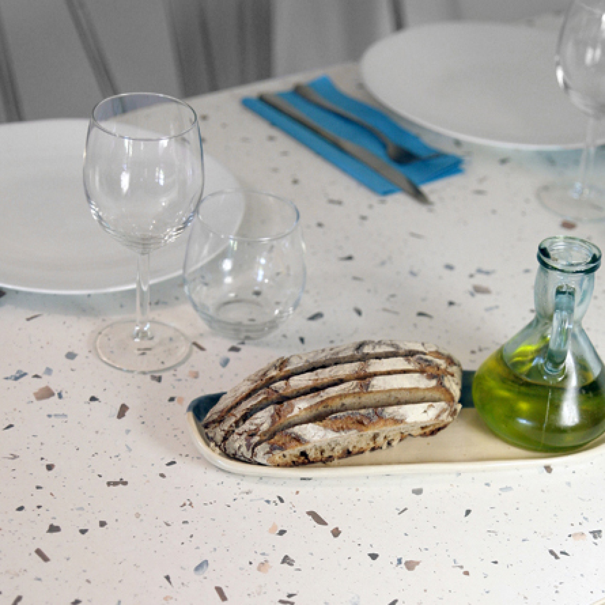 Plateau 140x70 decor terrazzo cassata chants laiton