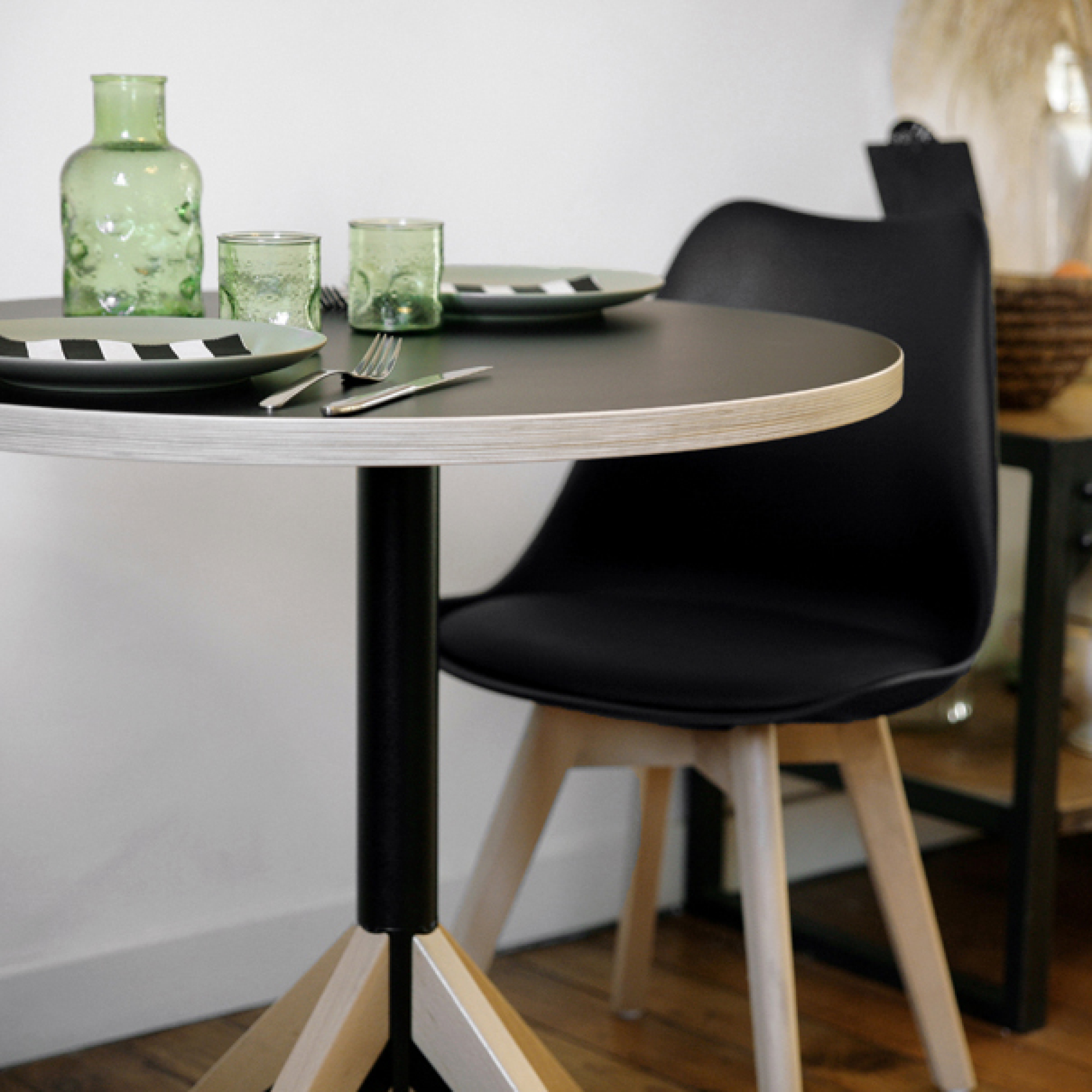 Plateau 140x70 noir chants bois