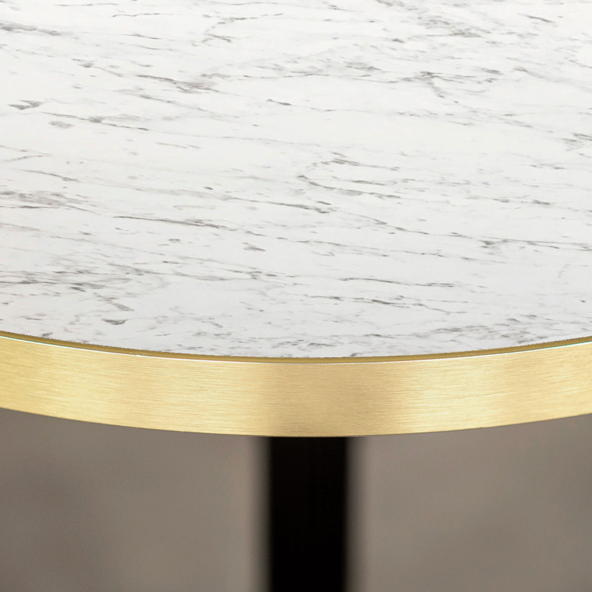 Plateau Ø80 decor marbre calacata chants laiton