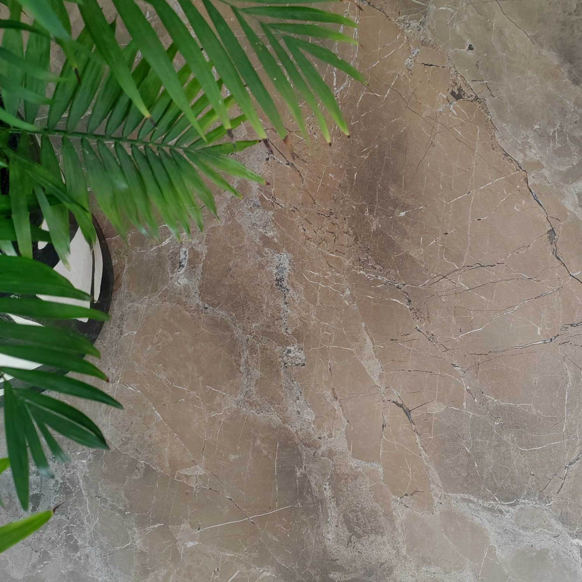 Table 120x70cm - modèle Milan marbre grec chants laiton