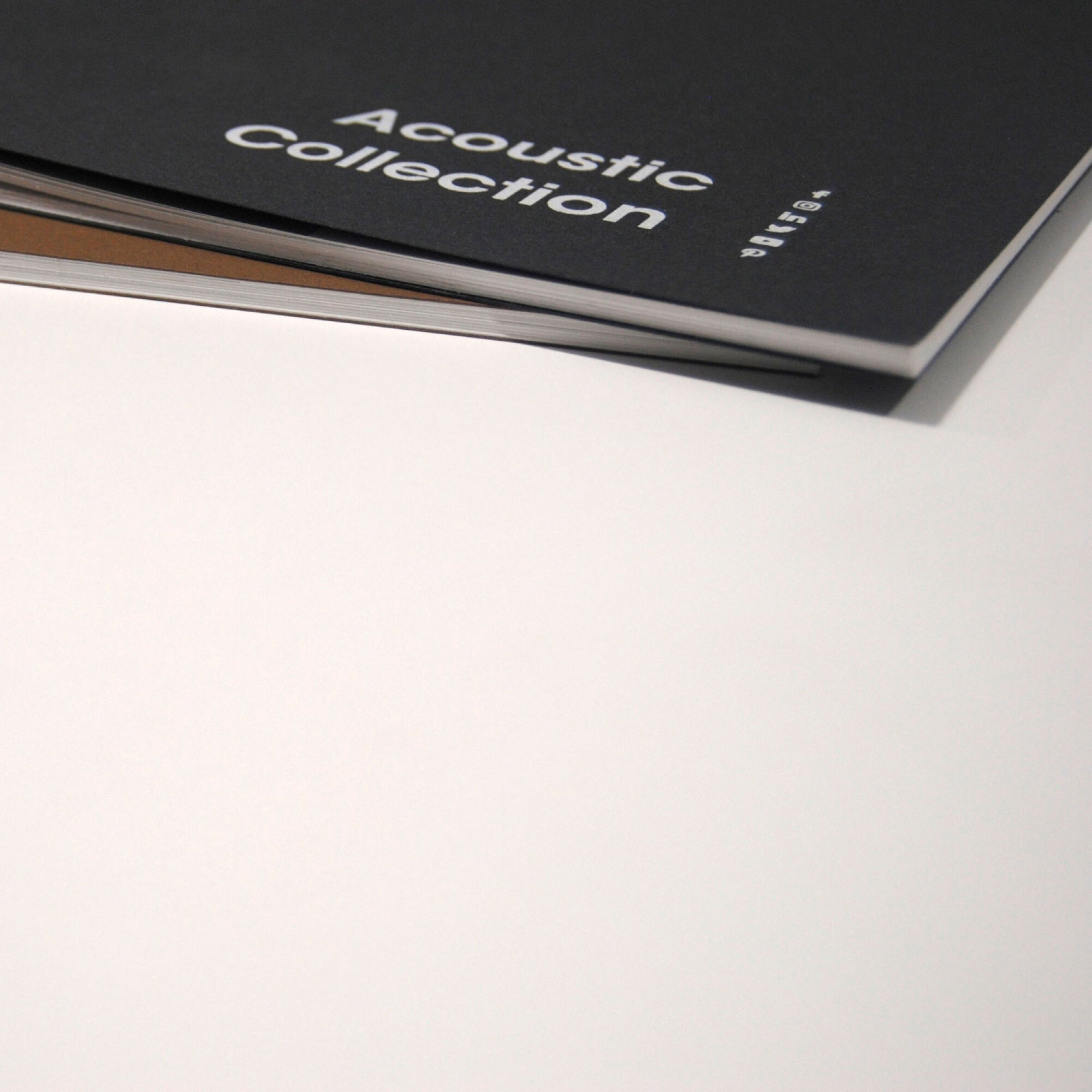 Table 120x70cm - modèle Round blanc blanc chants inox