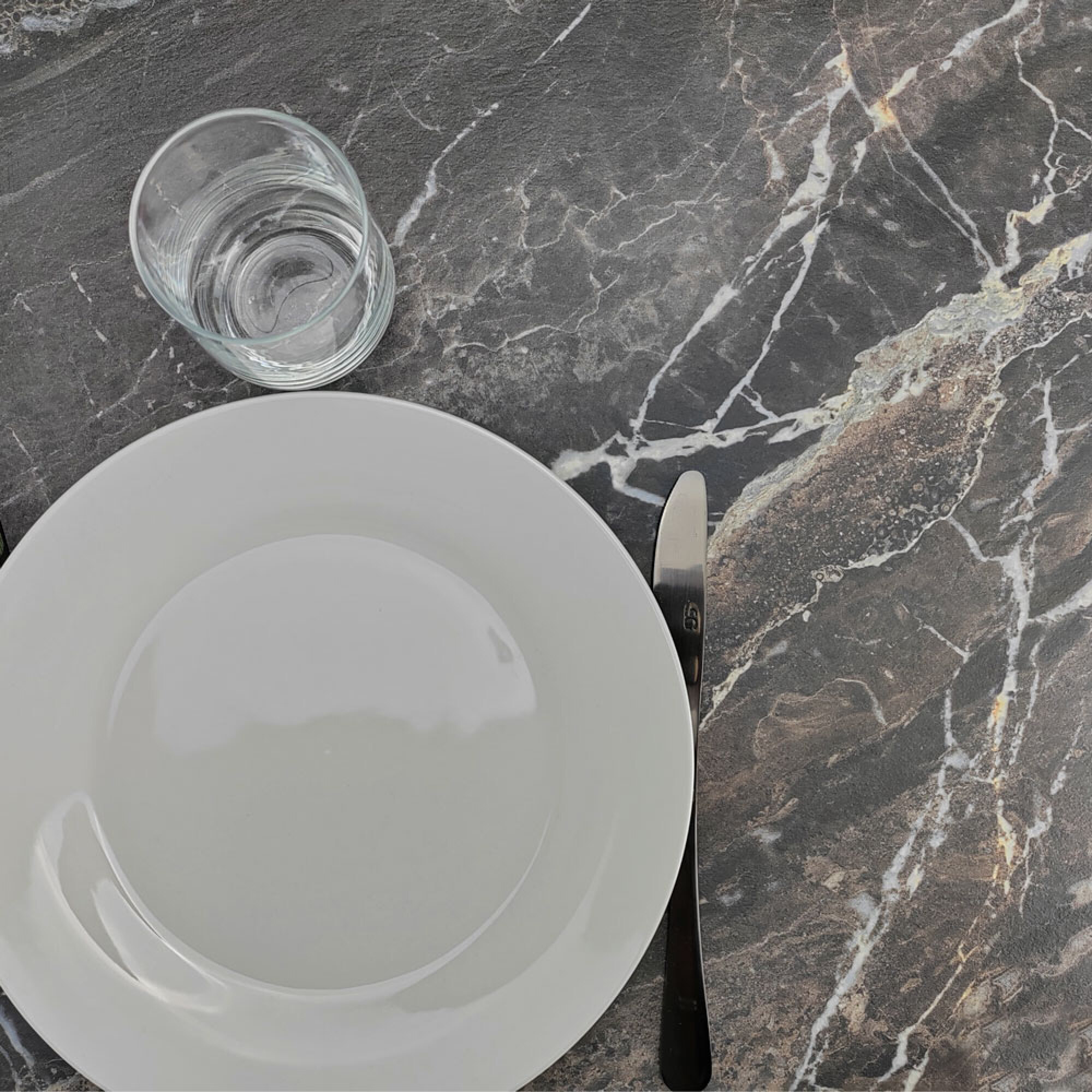 Table 70x70cm - modèle Bazila marbre royal