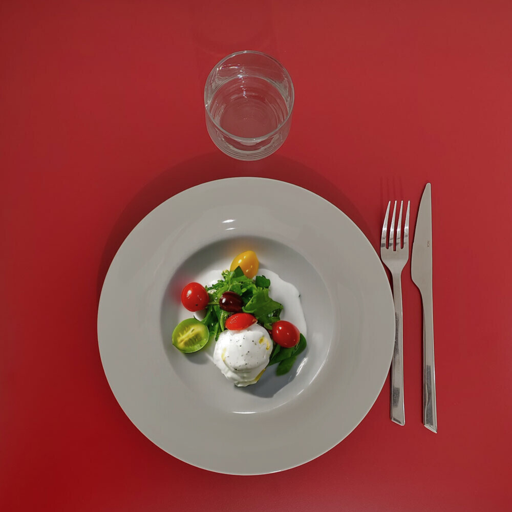 Table 70x70cm - modèle Dina rouge uni