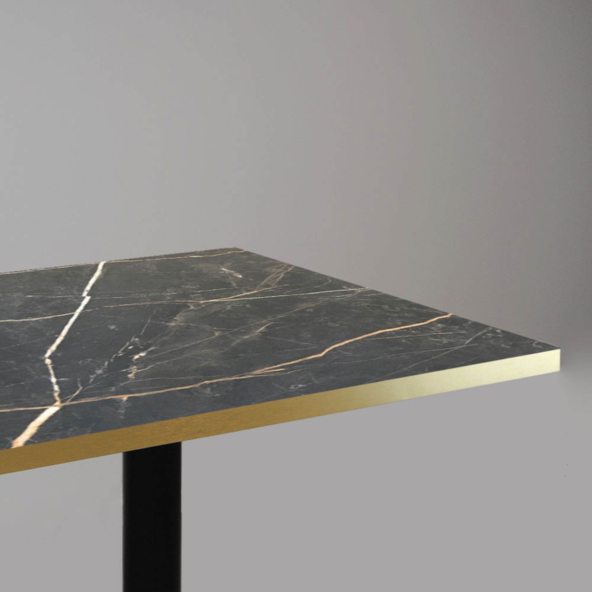 Table 70x70cm - modèle Milan marbre samas chants laiton