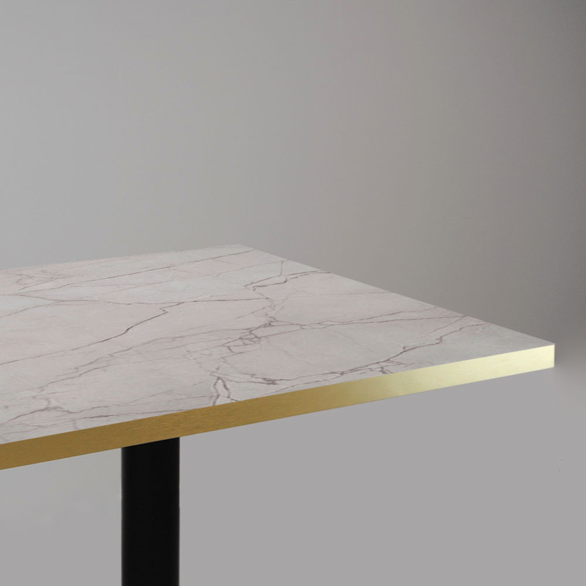 Table 70x70cm - modèle Milan marbre yule chants laiton