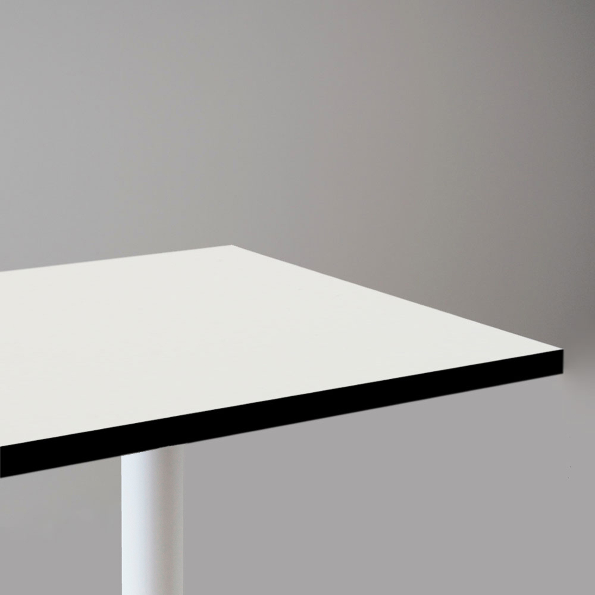 Table 70x70cm - modèle Round pied blanc blanc chants noir