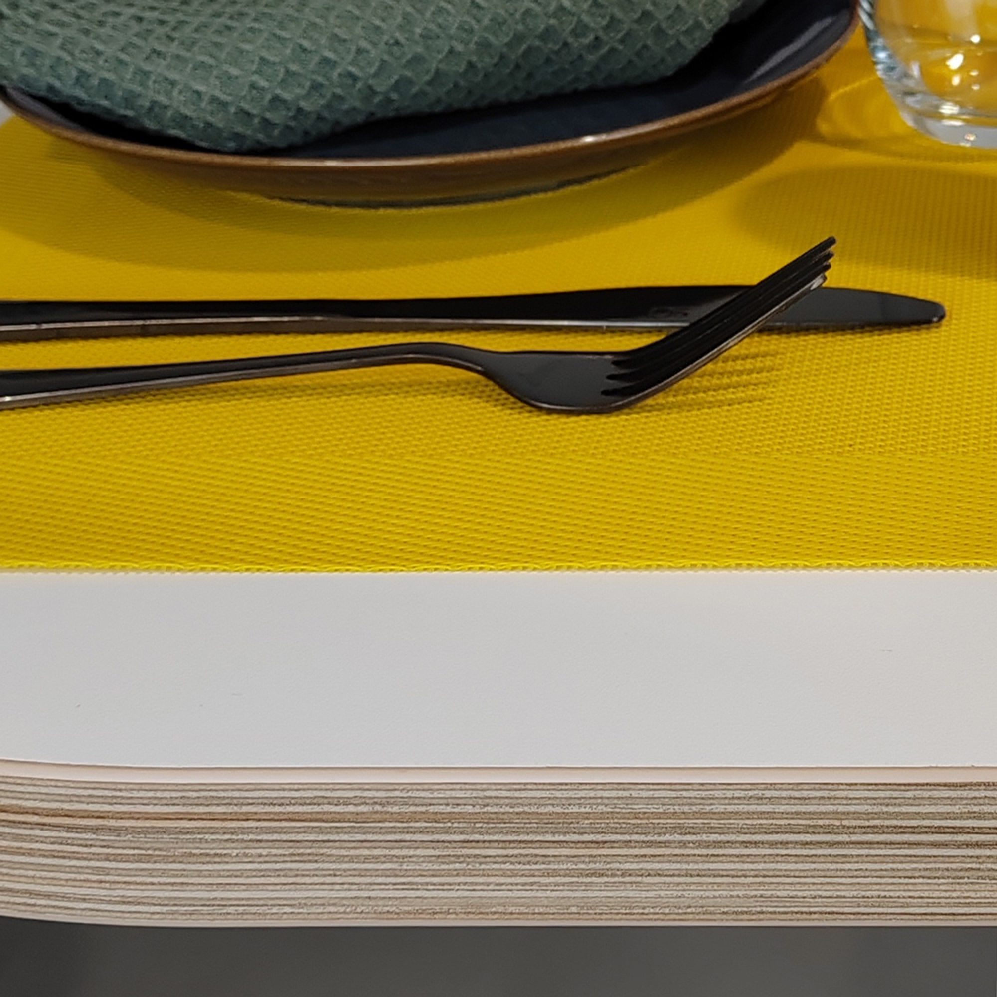 Table Ø120cm - modèle Rome blanc avec chants bois