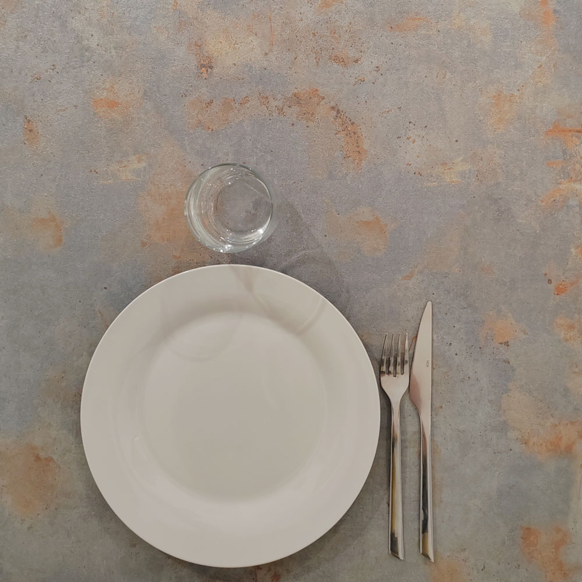 Table Ø70cm - modèle Round pied blanc gris rouille