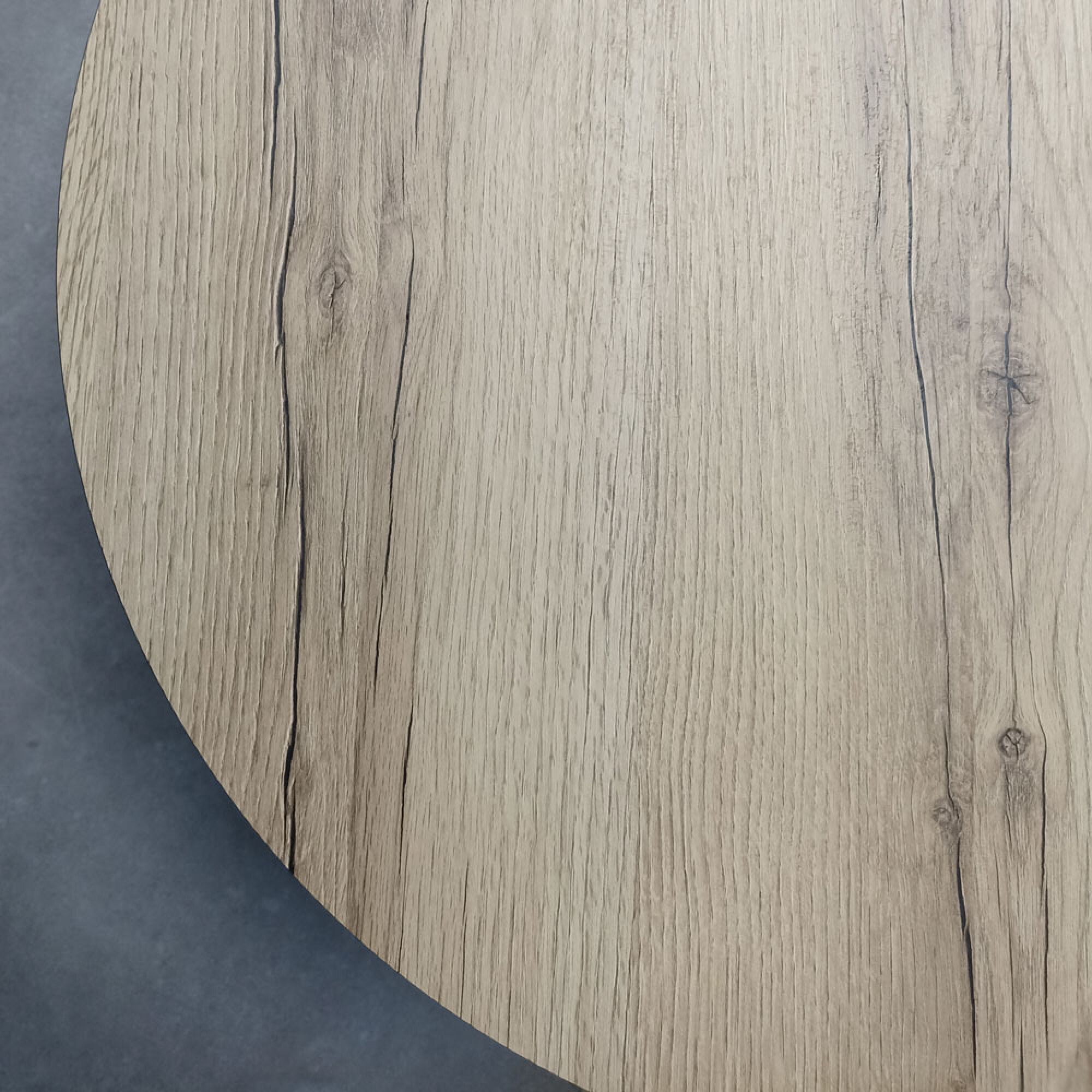 Table ronde Ø110cm - modèle Bazila chêne delano