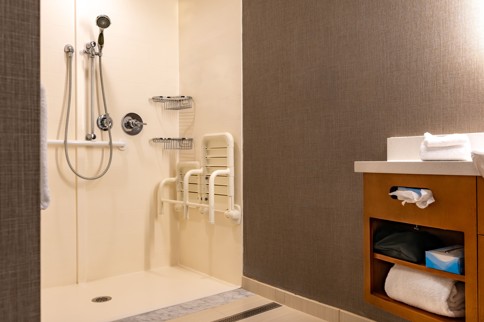 Installation d'un siège de douche