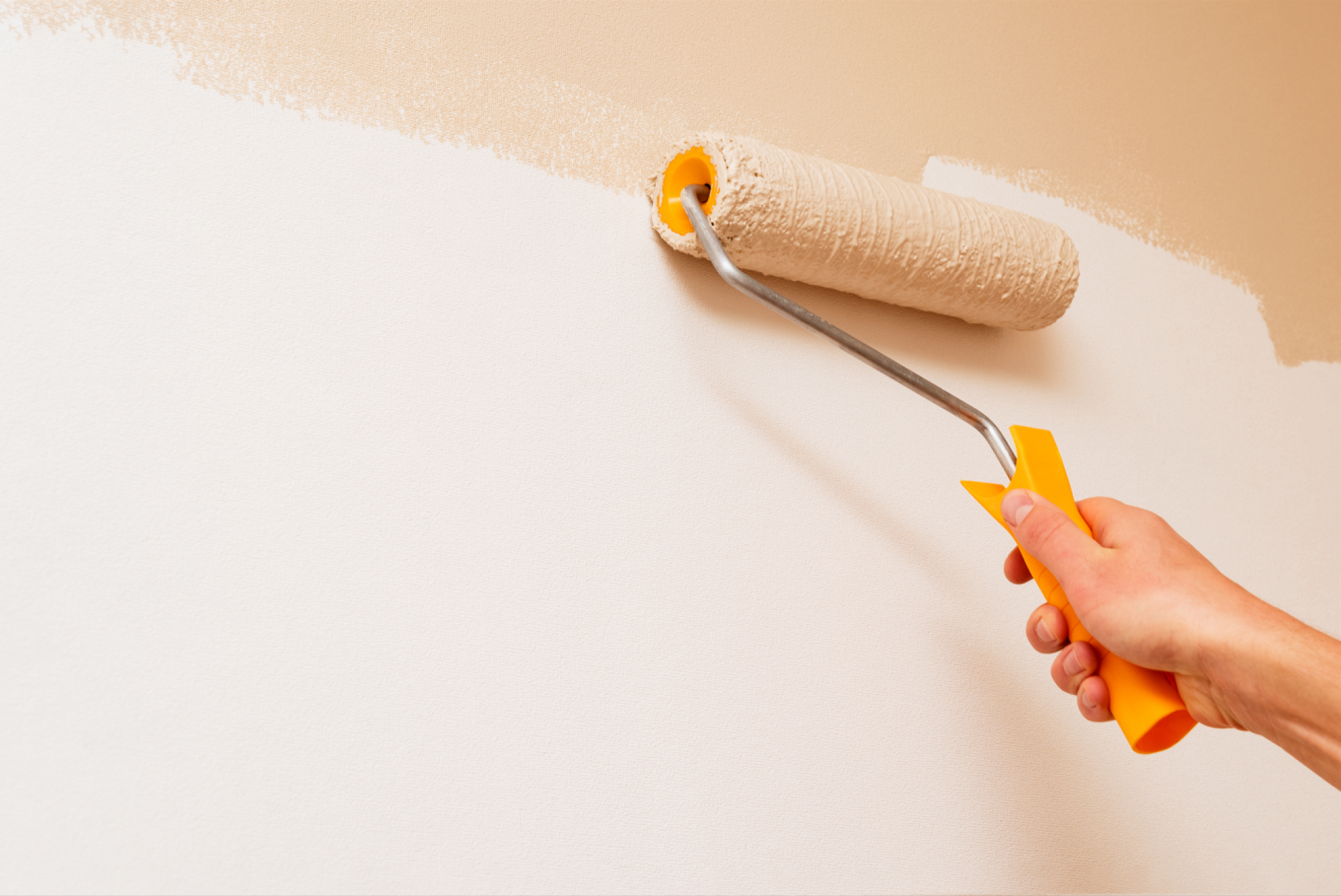 Pose de peinture beige