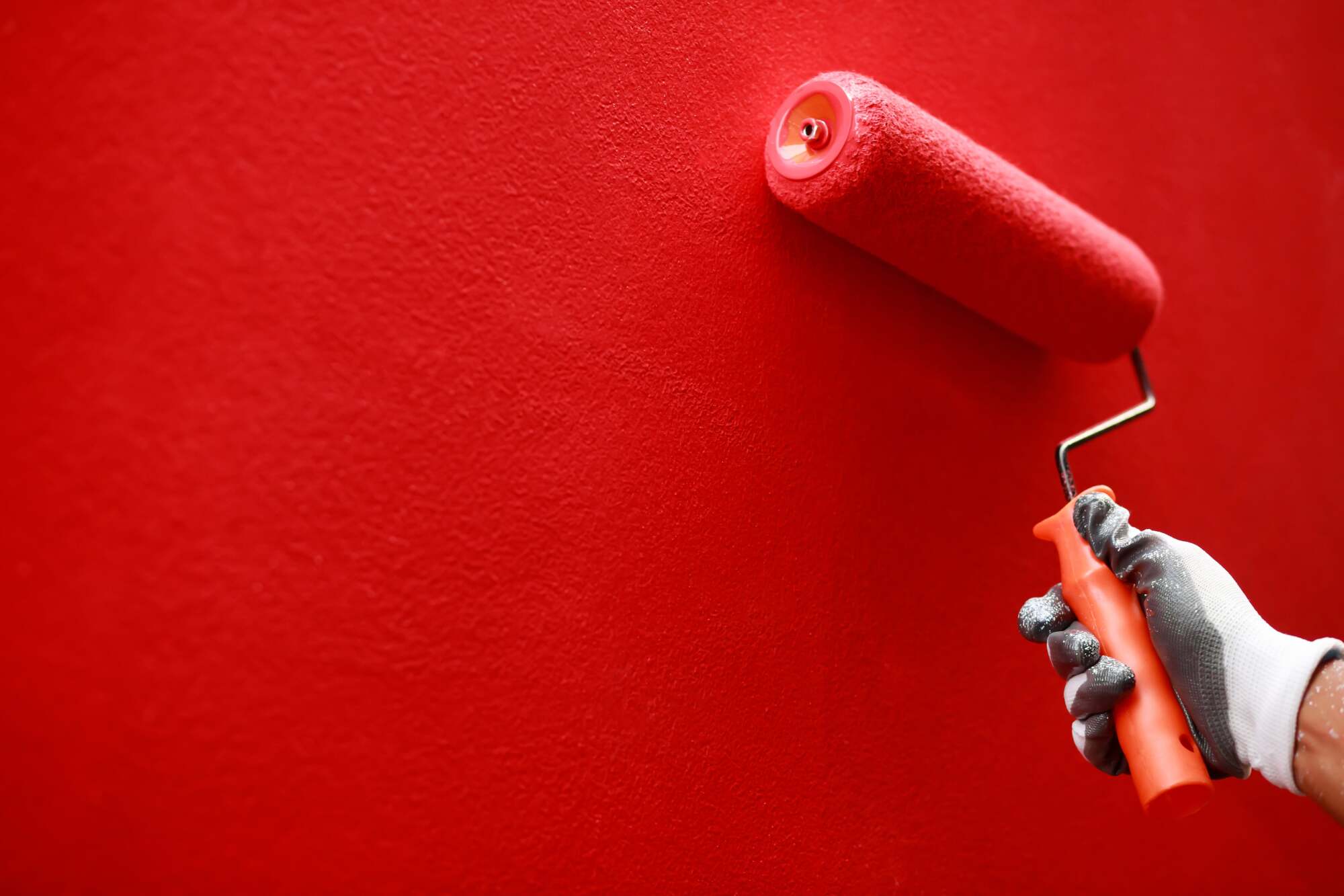Pose de peinture rouge
