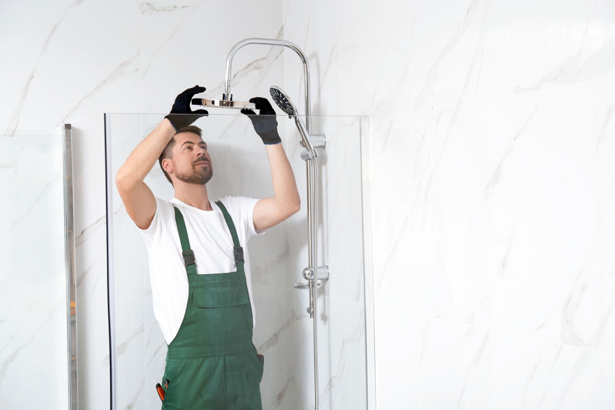 Pose d'une colonne de douche thermostatique, pomme de douche Ø200, douchette 1 jet