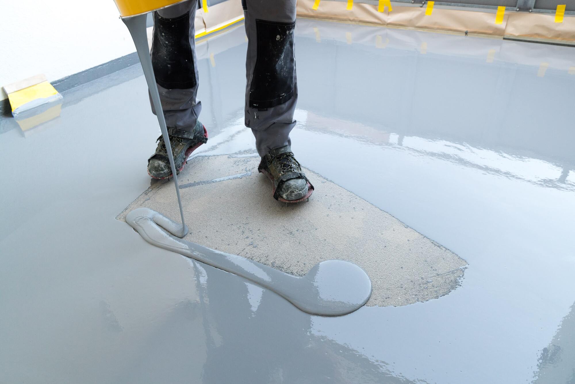 Application d'enduit béton ciré