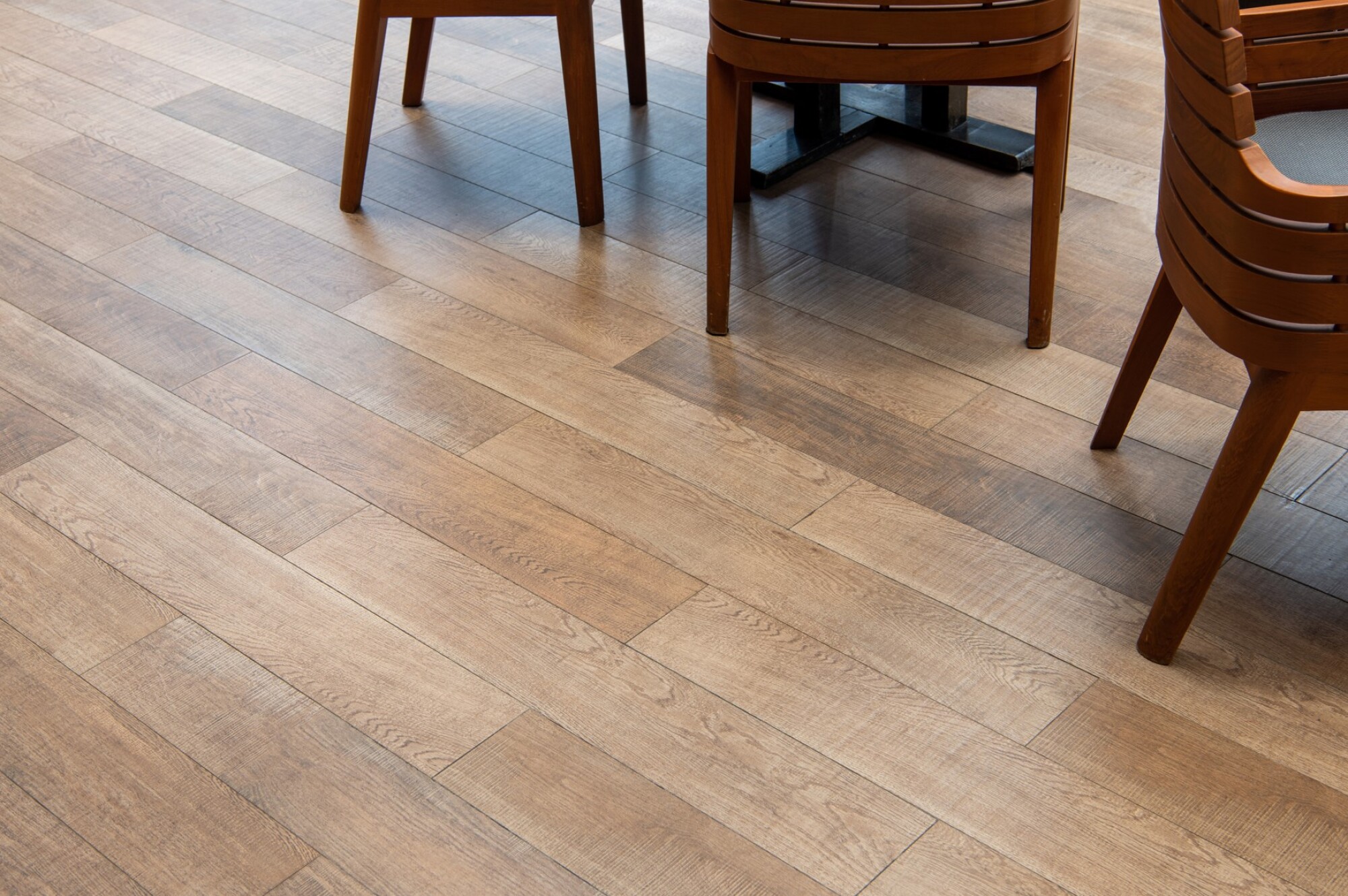 Pose de carrelage imitation bois