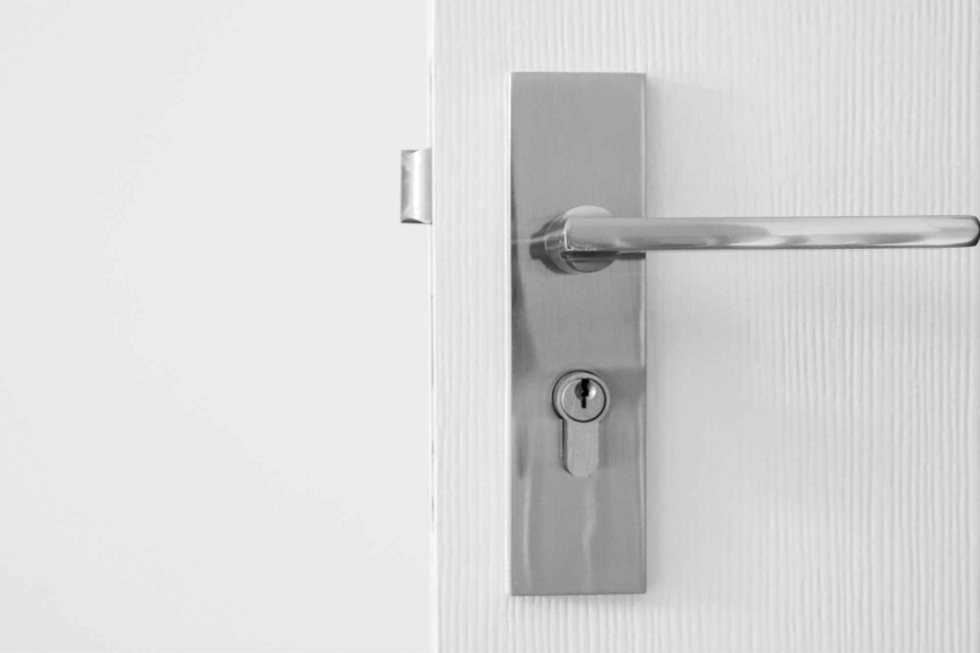 Installation de serrure encastrée