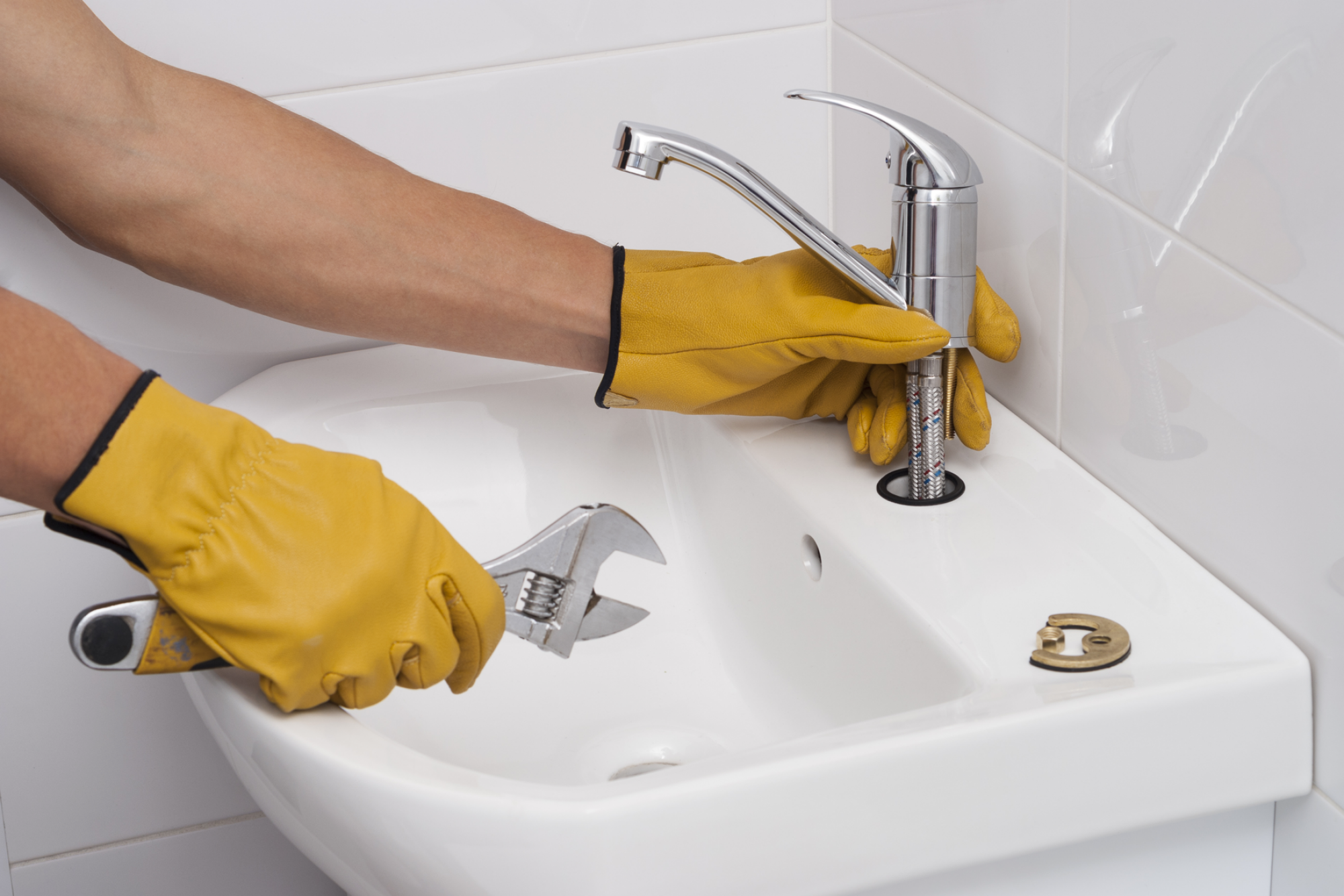 Installation de robinet de lavabo