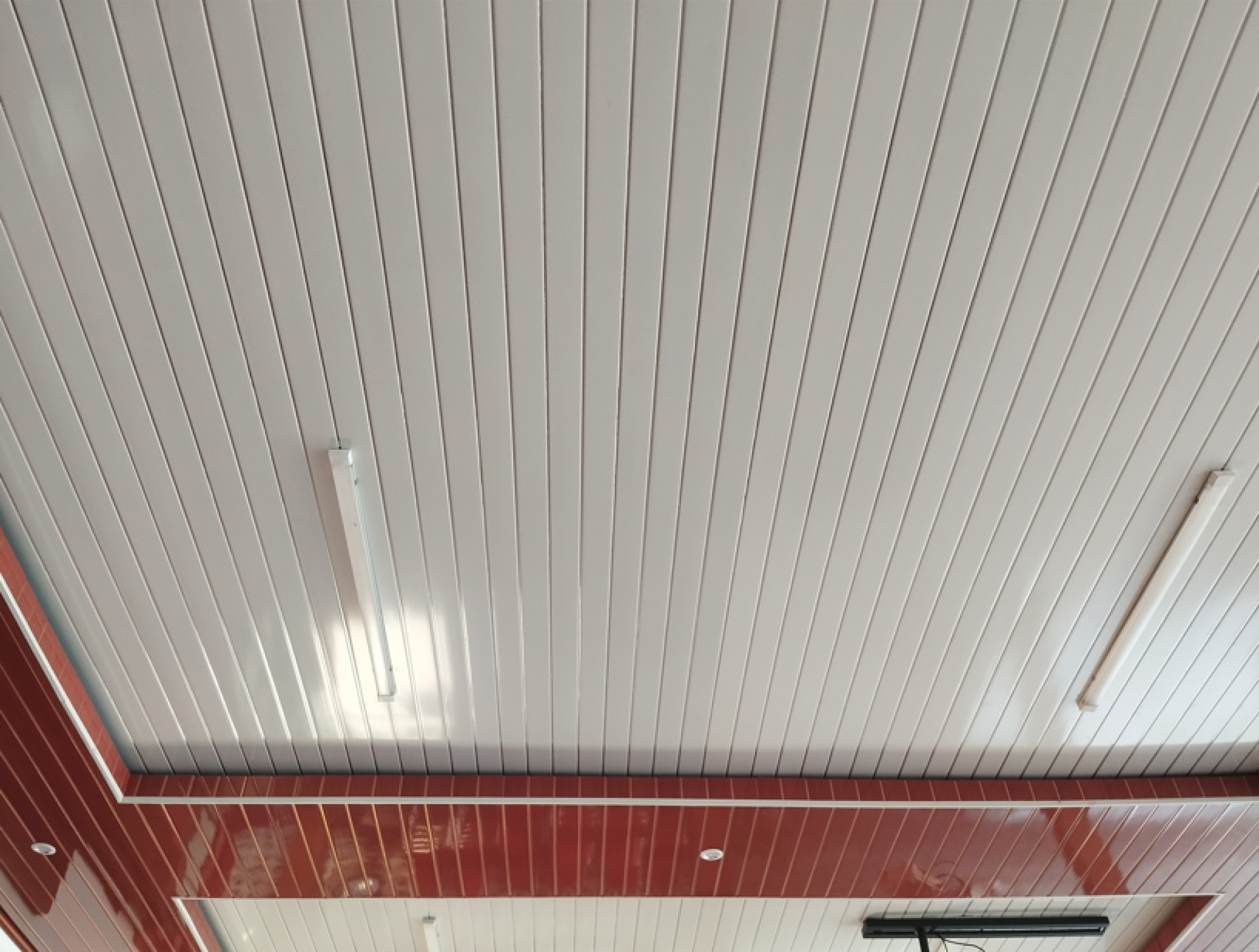 Pose de plafonds en PVC