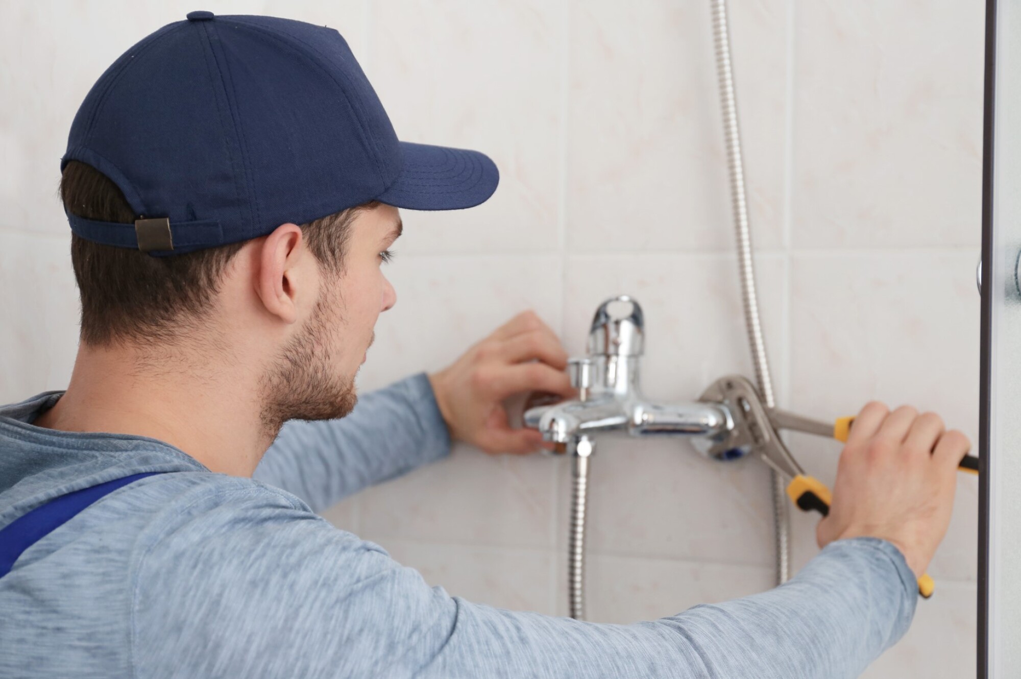 Adaptation de baignoire pour personnes à mobilité réduite