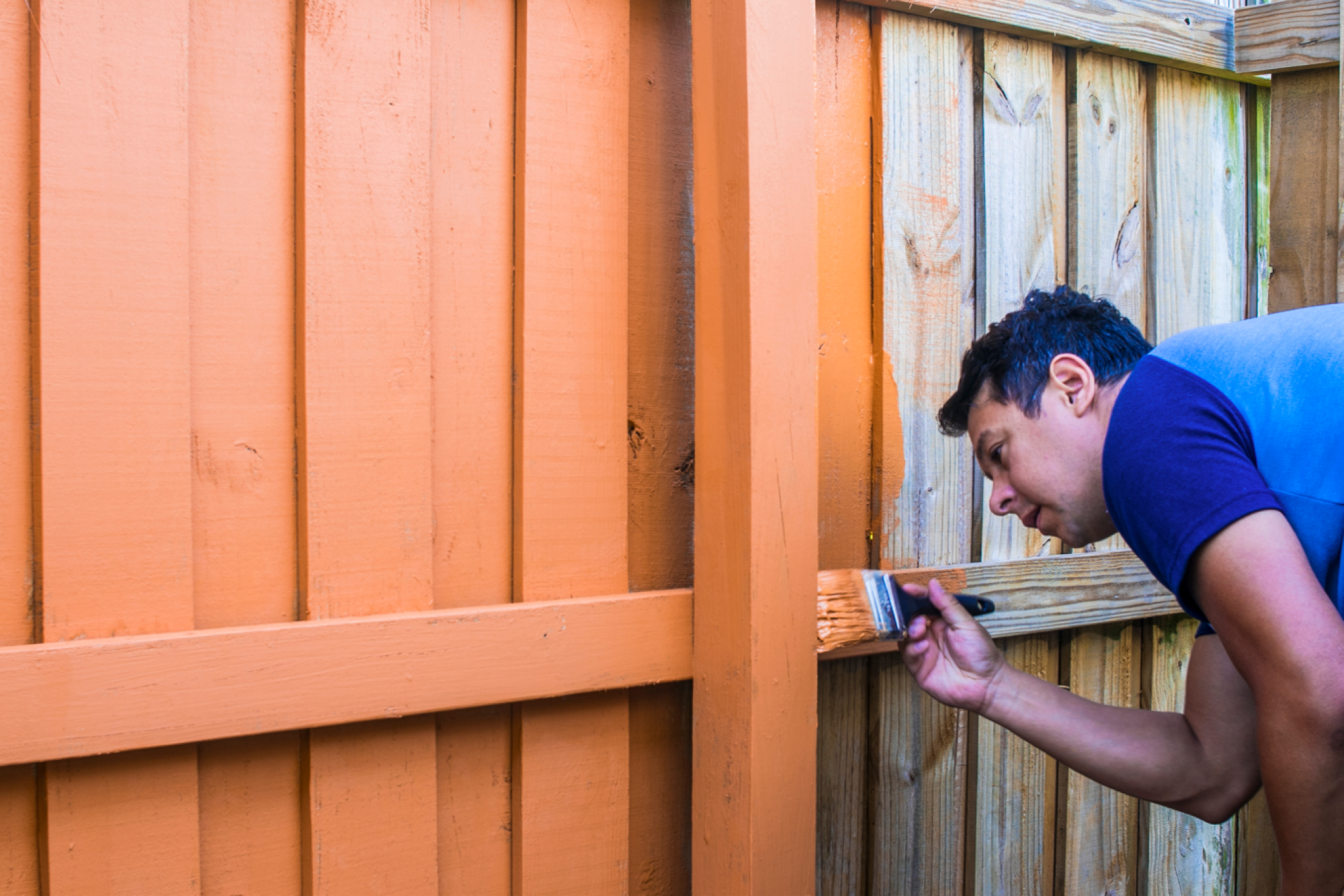Installation de portails en bois avec finitions personnalisées