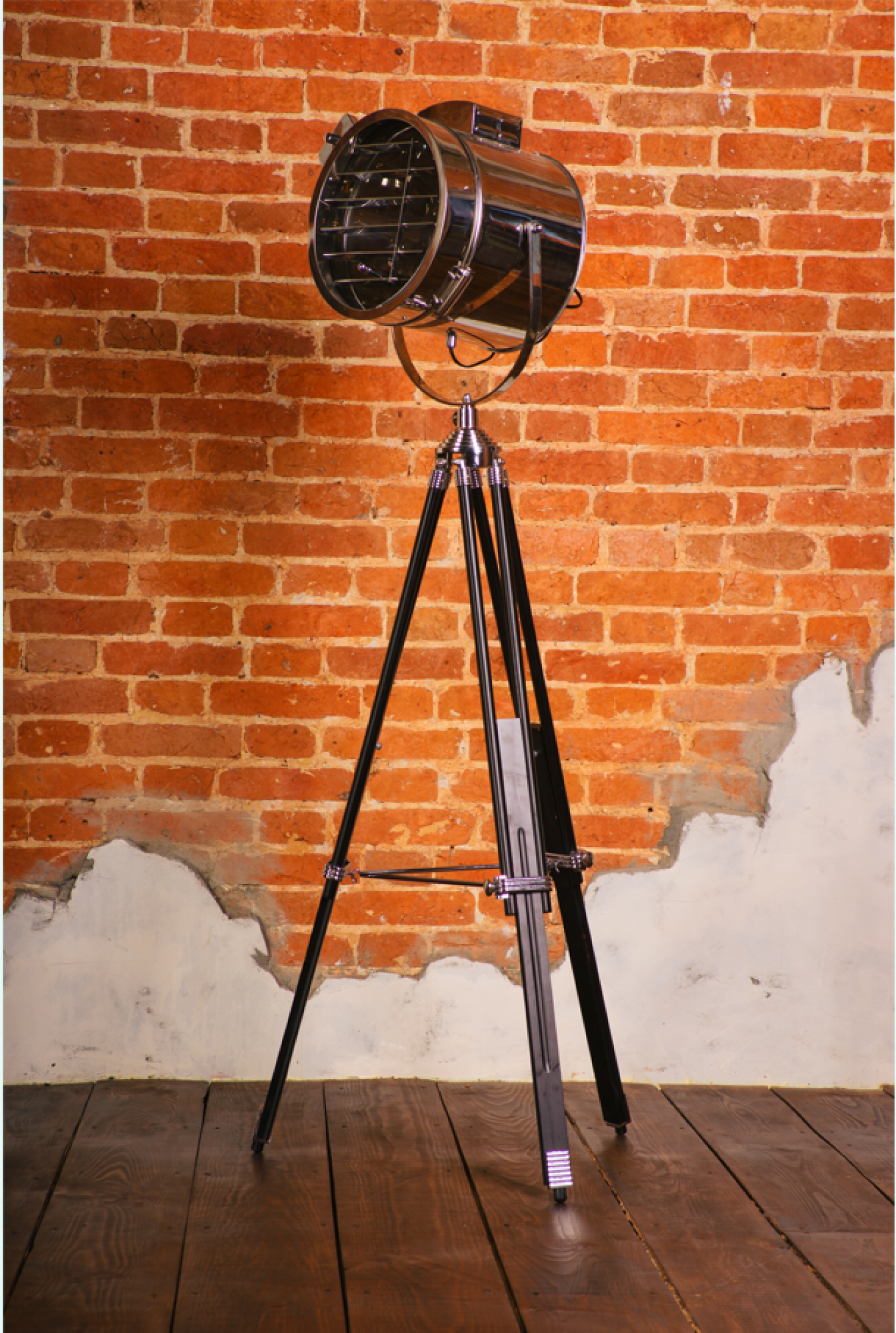 Lampe sur trépied style industriel