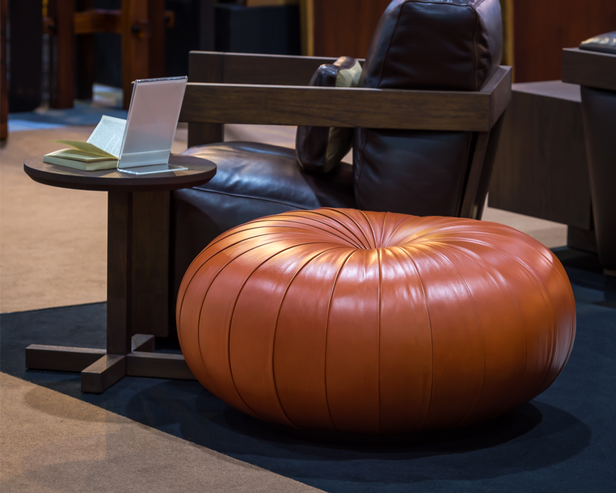 Pouf de salon en cuir