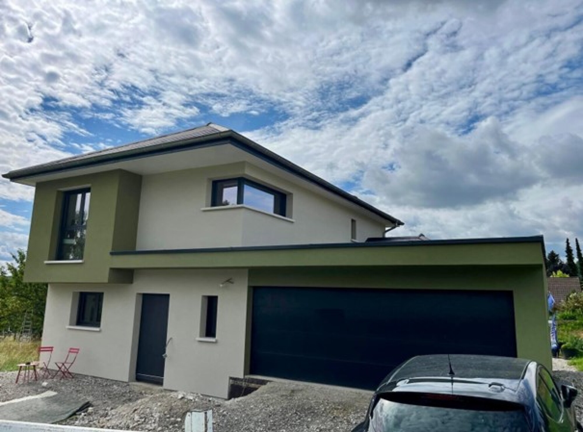 Maison avec débord