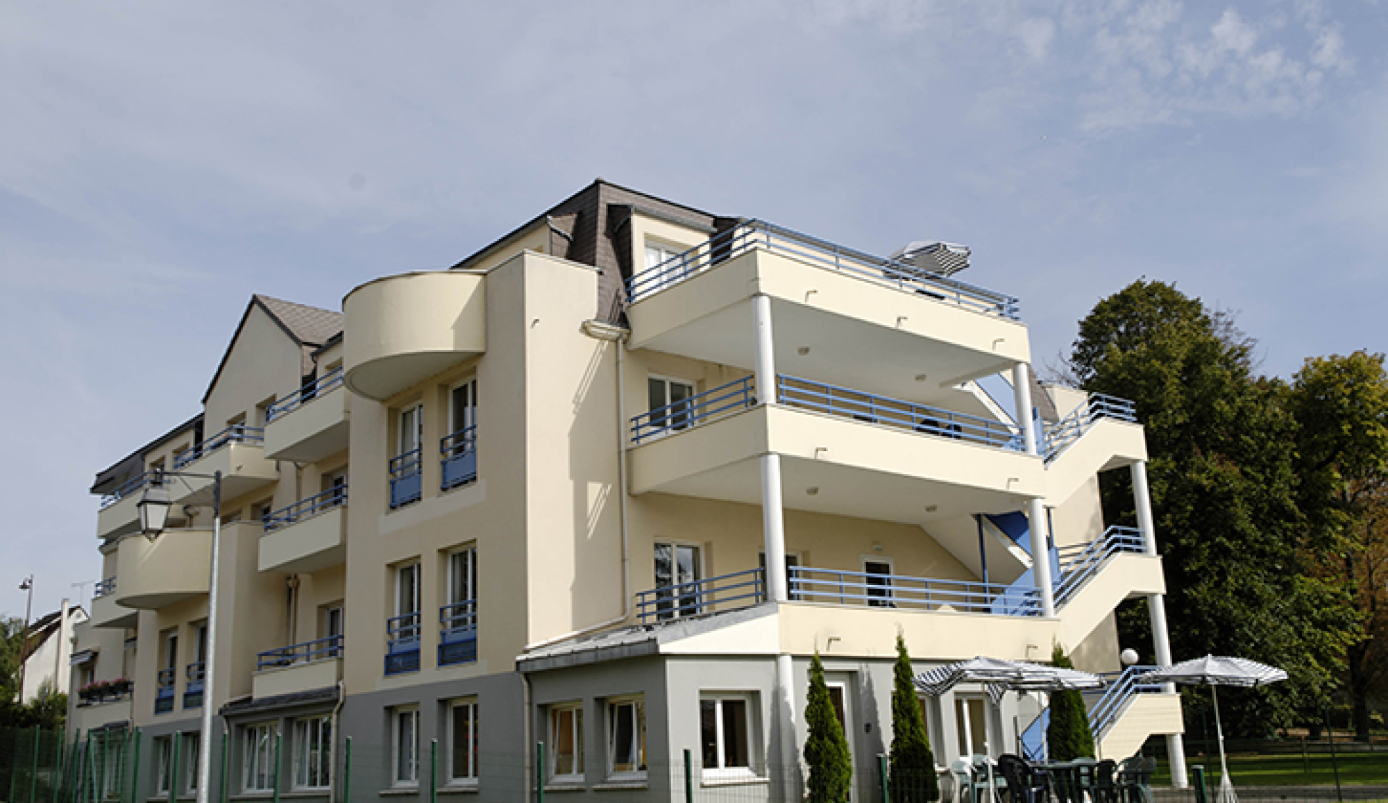 Investissement en chambre médicalisée en EHPAD au loyer de 709 € garanti net d'impôt pour la retraite complémentaire.