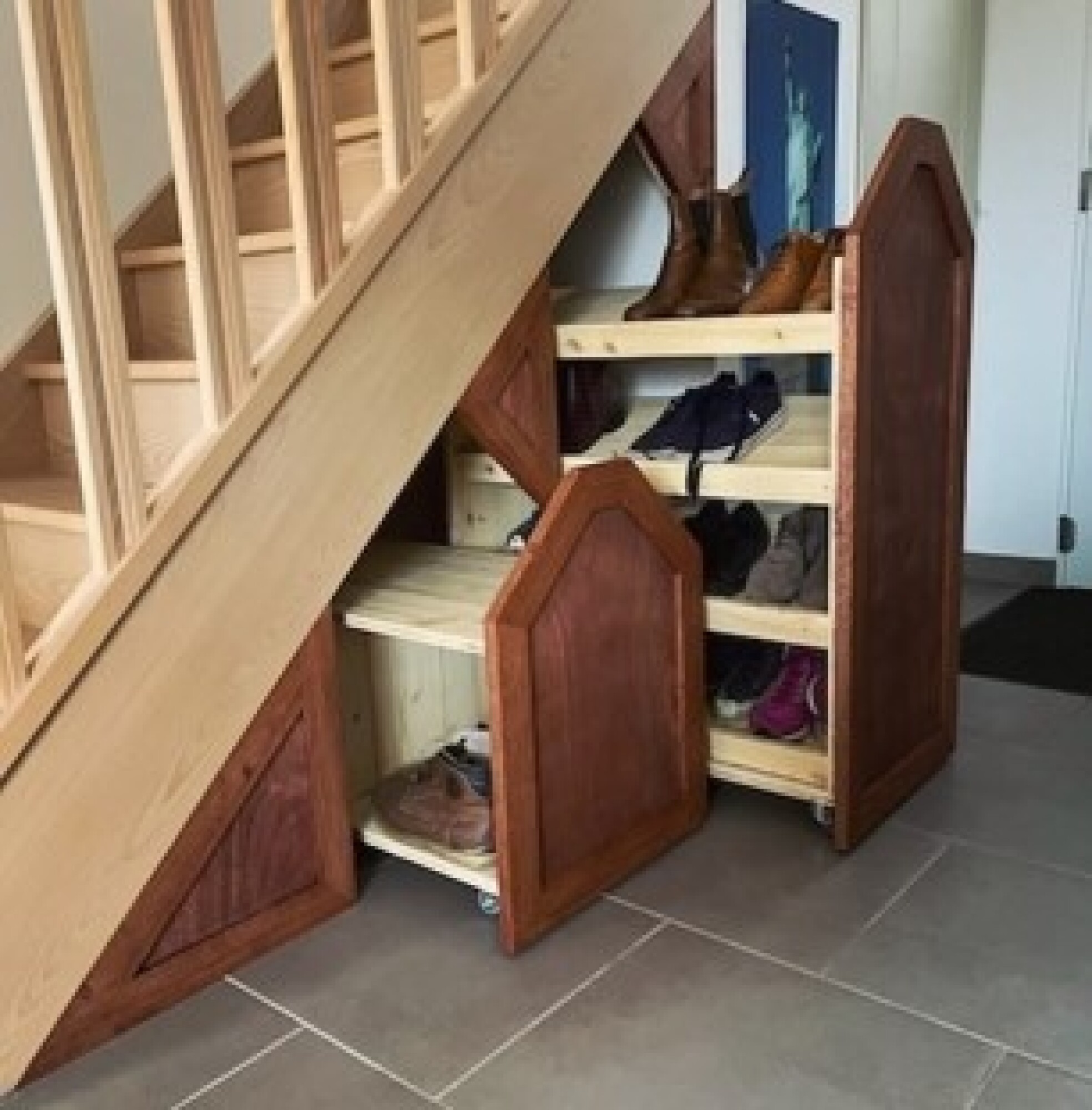 Rangement Sur-mesure sous escalier Bois Métal